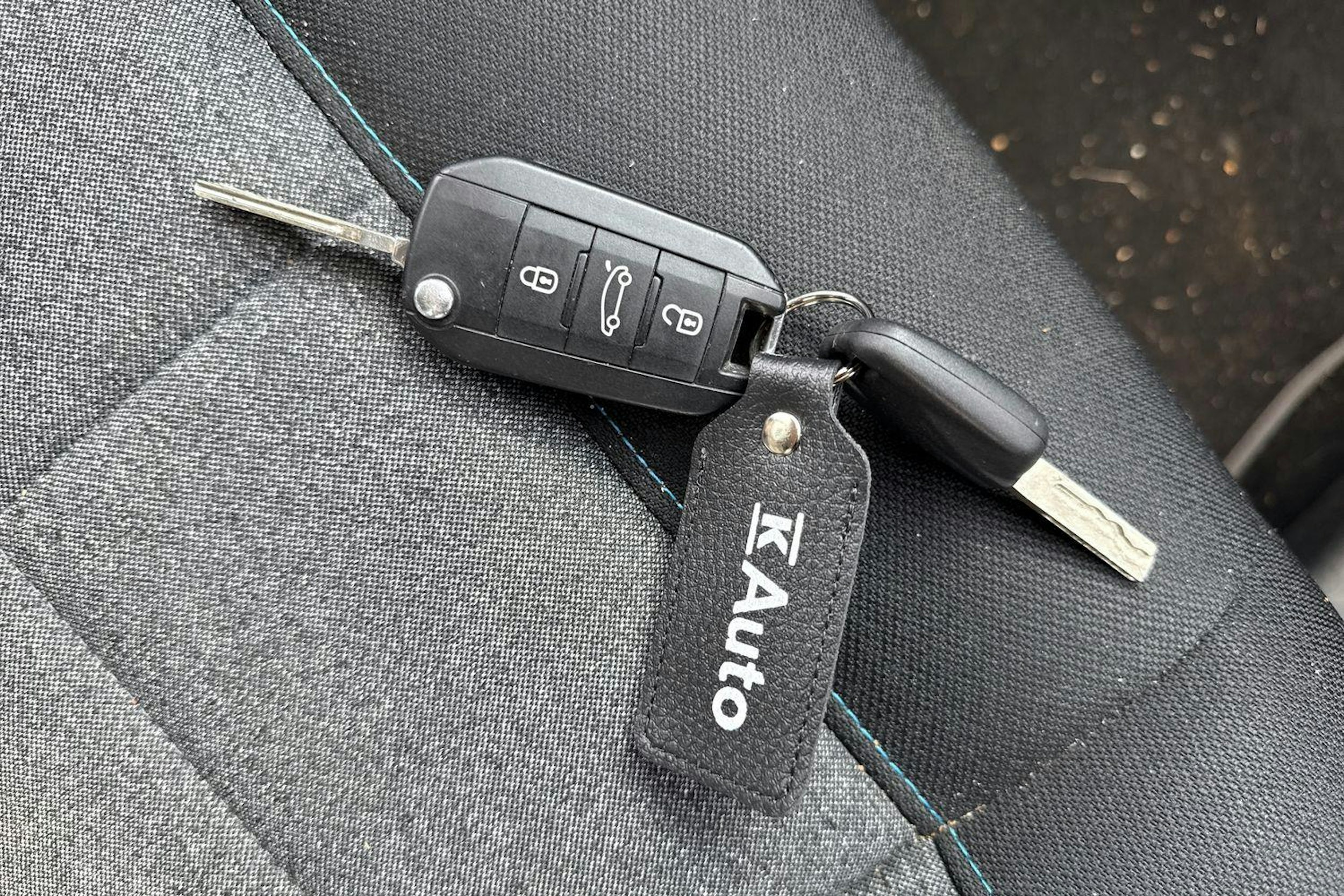 Harmaa Citroën C4 Cactus 2019 kuva 21.