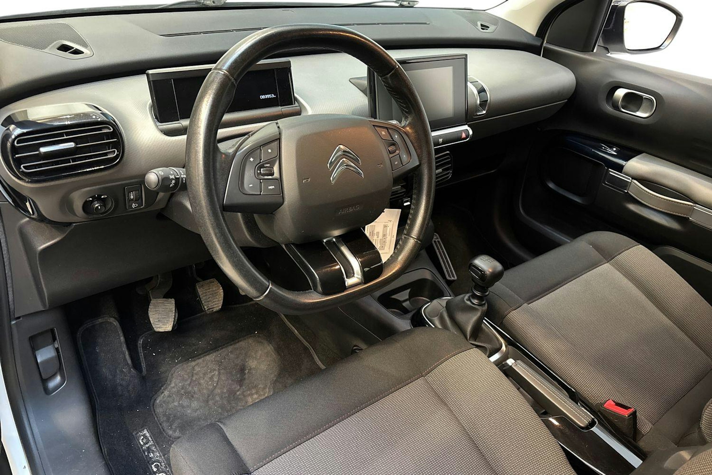 valkoinen Citroën C4 Cactus 2019 kuva 7.