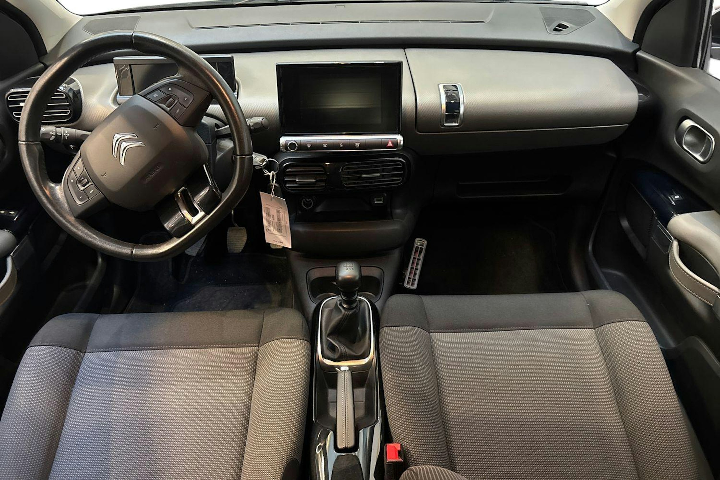 valkoinen Citroën C4 Cactus 2019 kuva 9.