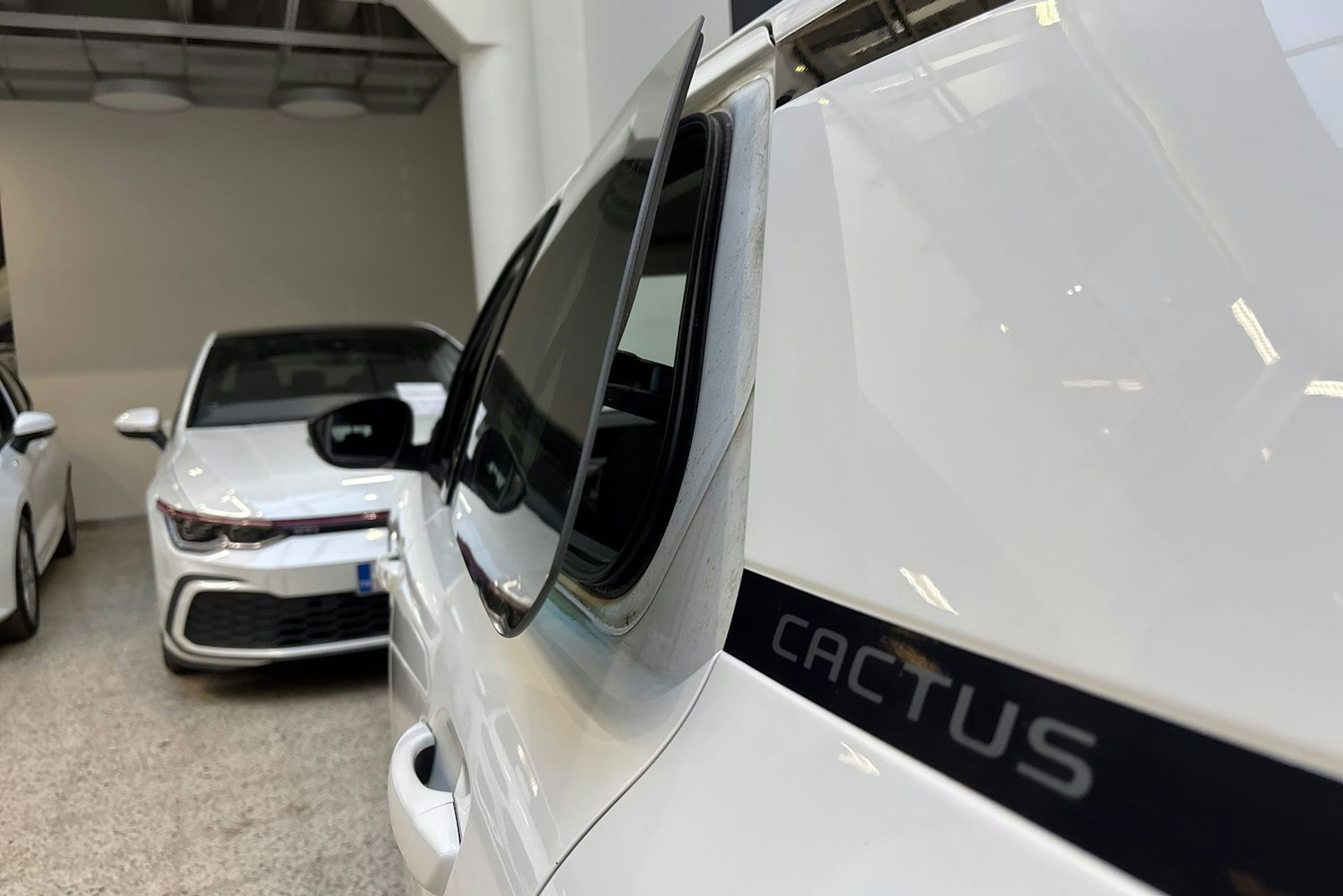 valkoinen Citroën C4 Cactus 2019 kuva 16.