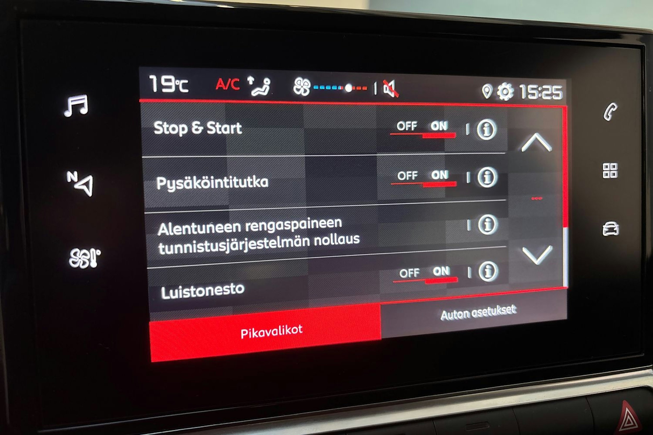 valkoinen Citroën C4 Cactus 2019 kuva 20.