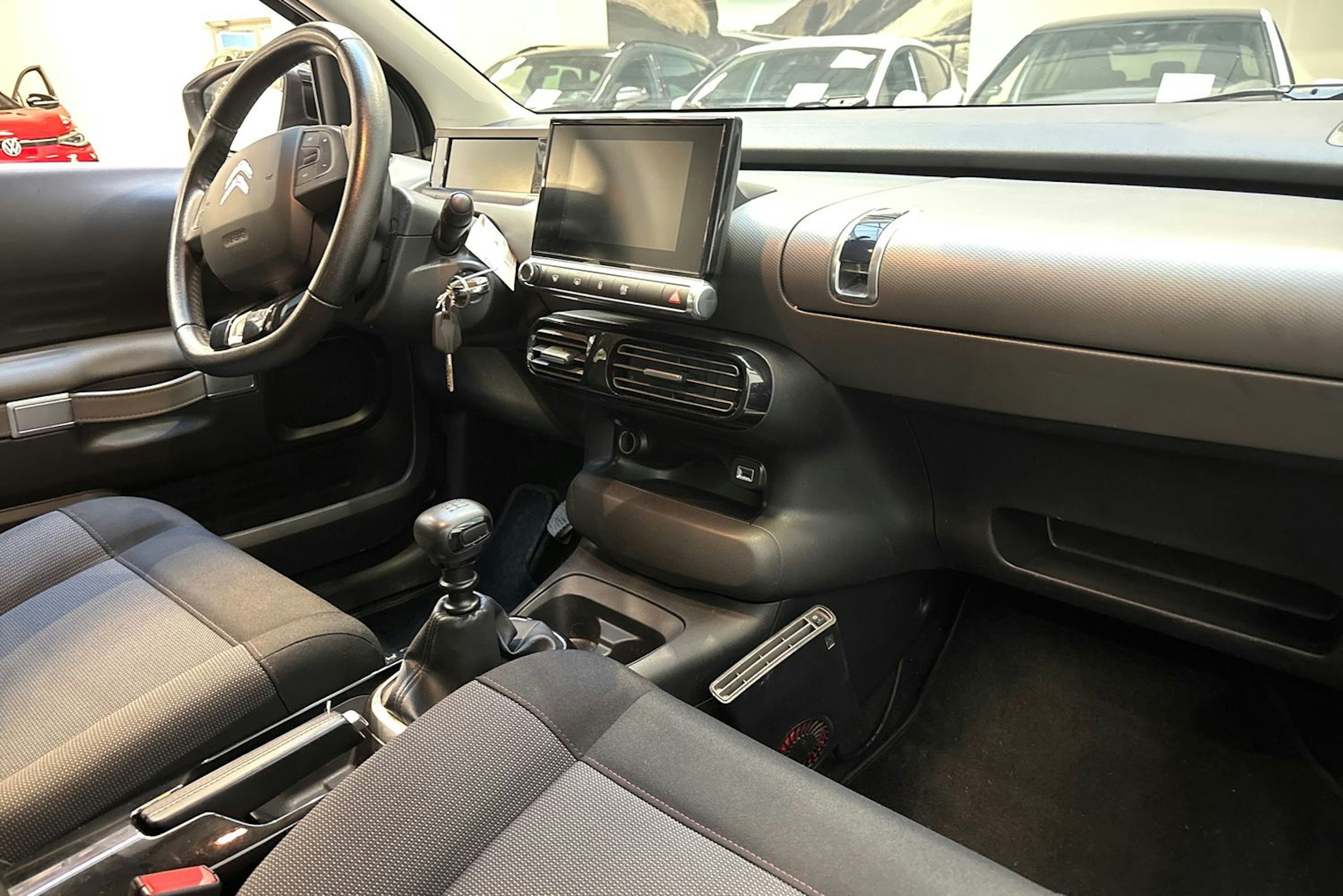 valkoinen Citroën C4 Cactus 2019 kuva 23.