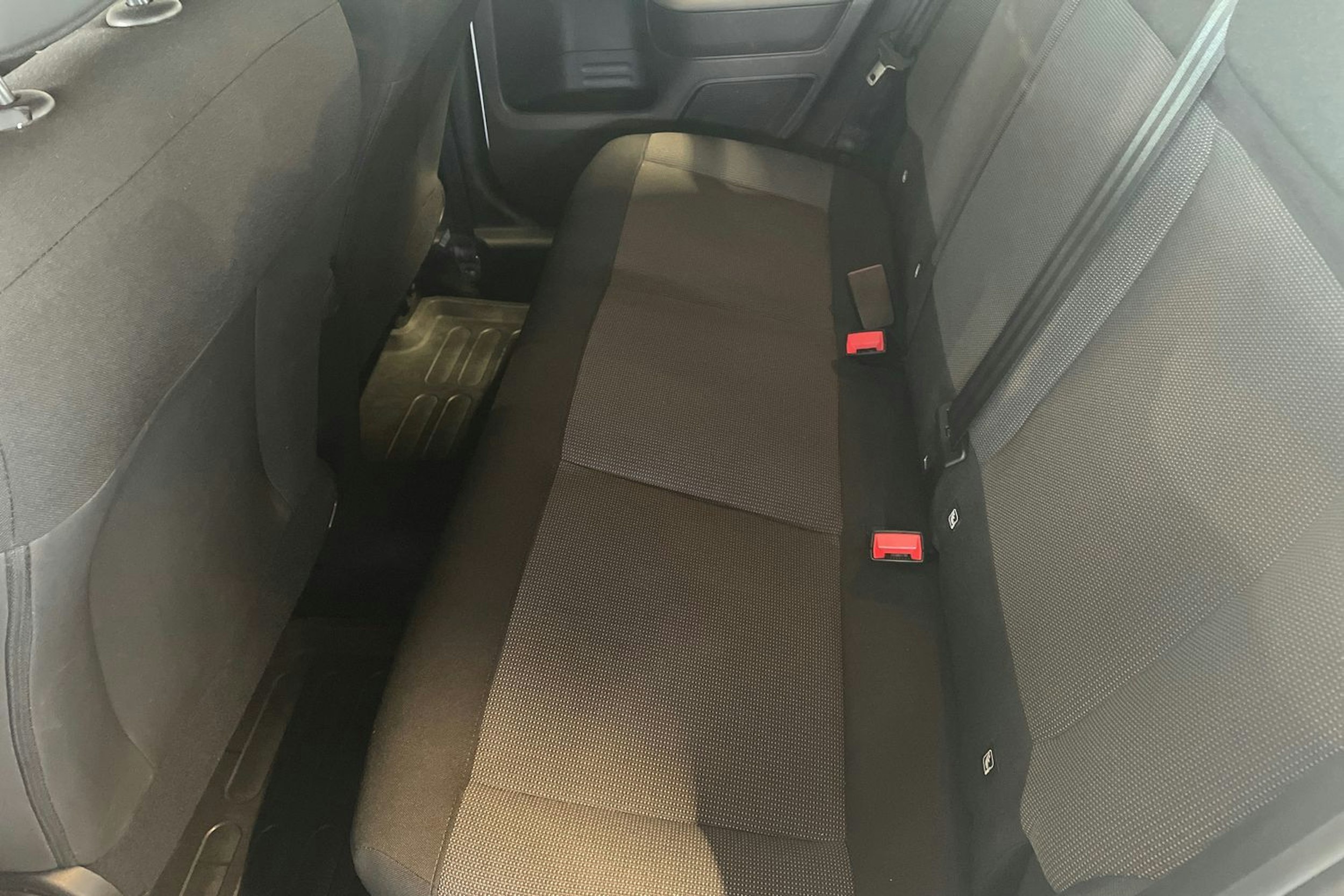 Valkoinen Citroën C4 Cactus 2019 kuva 10.