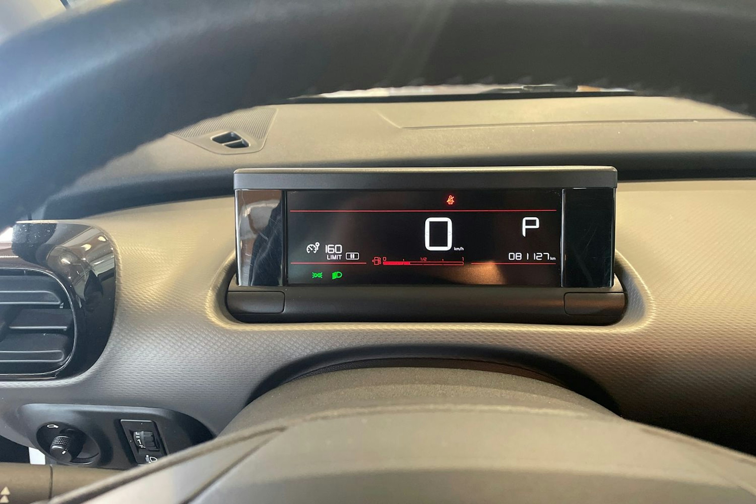 Valkoinen Citroën C4 Cactus 2019 kuva 14.
