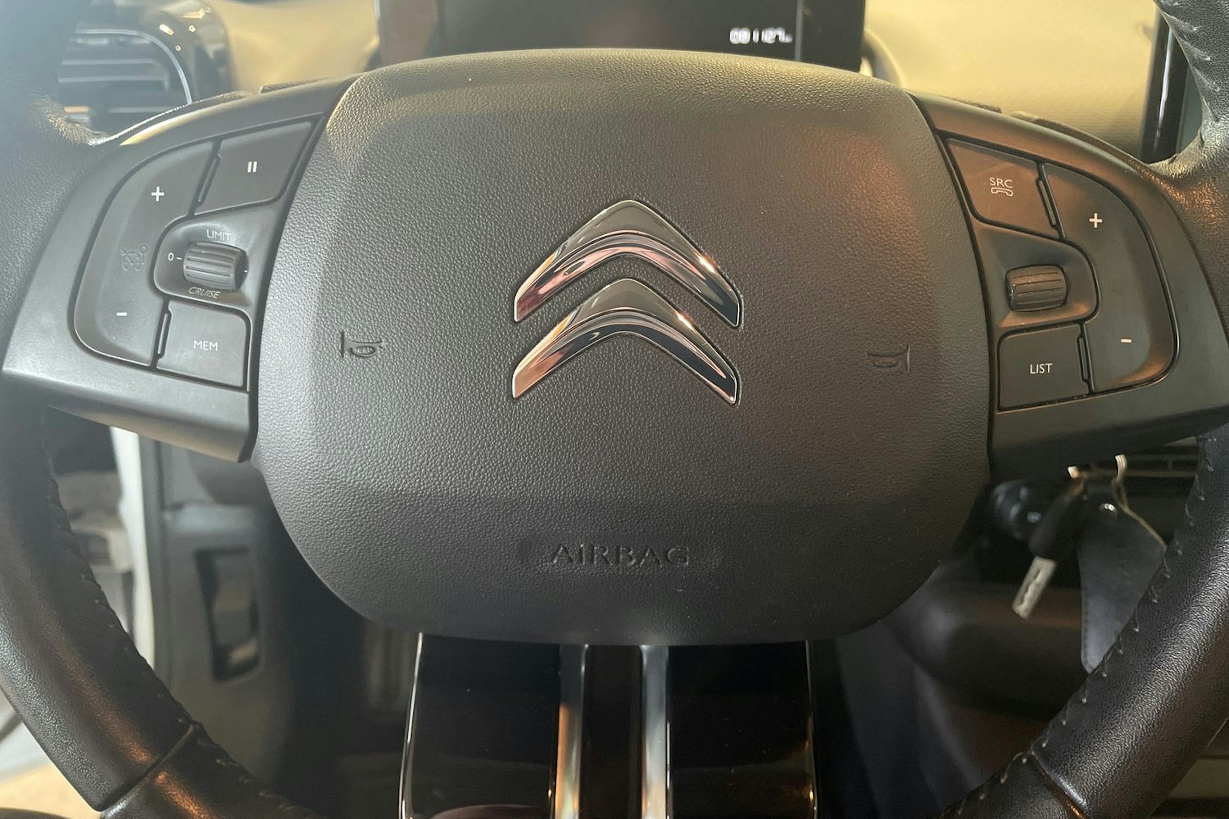 Valkoinen Citroën C4 Cactus 2019 kuva 15.