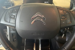 Valkoinen Citroën C4 Cactus 2019 kuva 15.