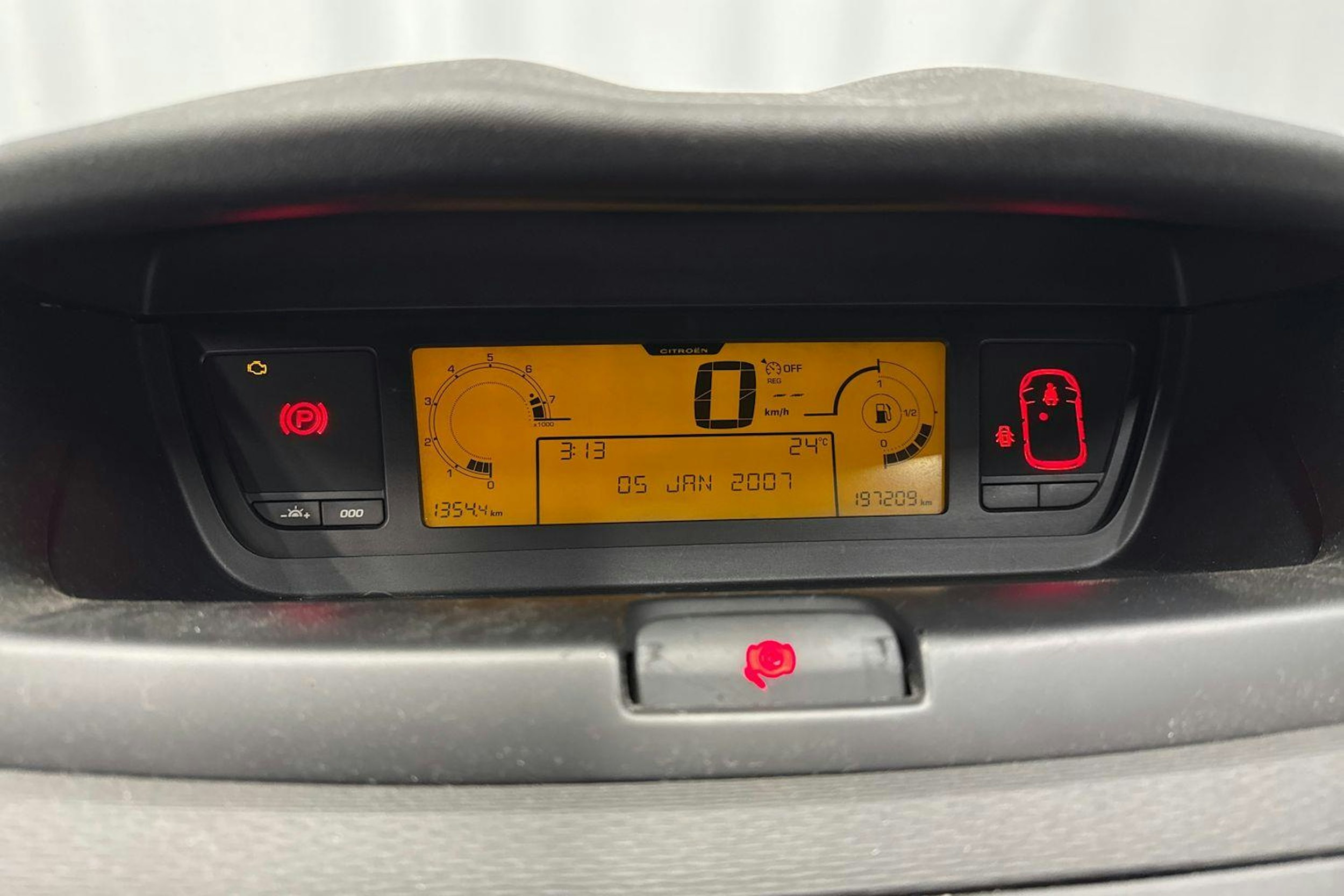 musta Citroën C4 Picasso 2010 kuva 13.