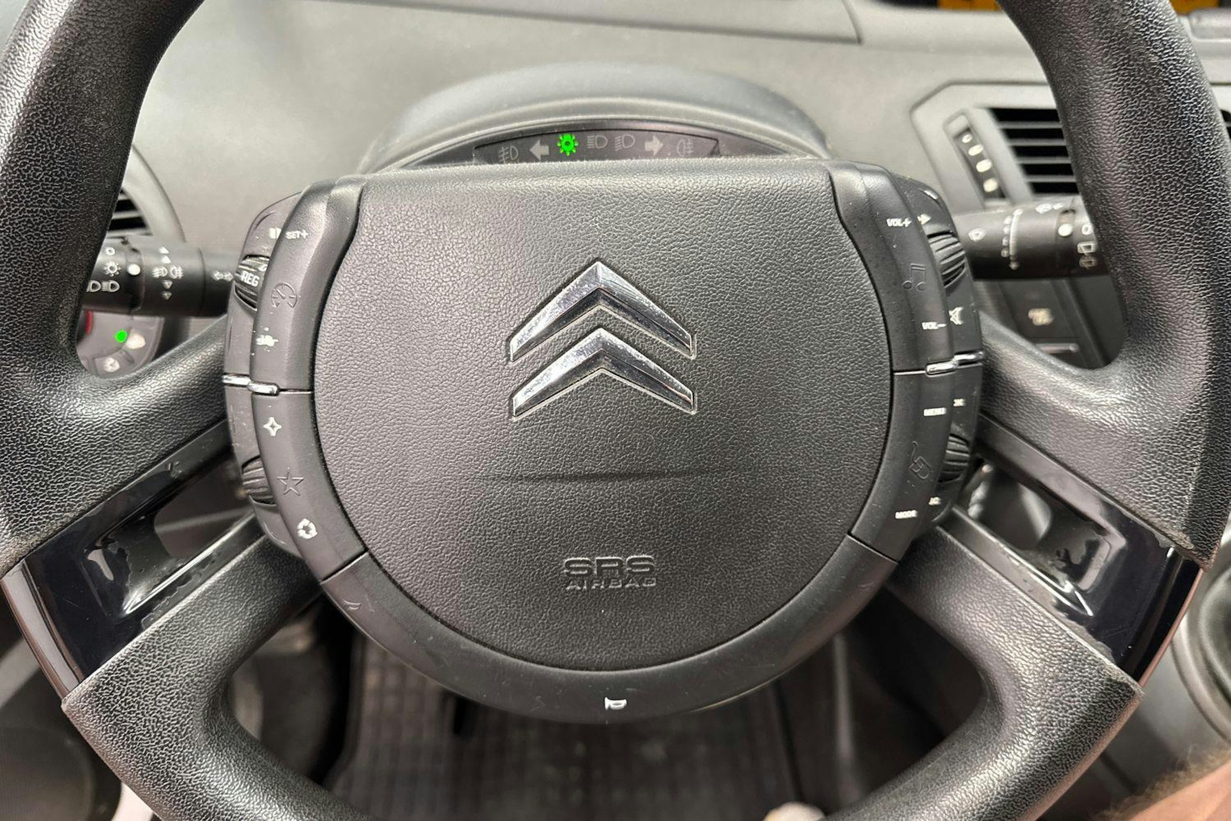 musta Citroën C4 Picasso 2010 kuva 14.