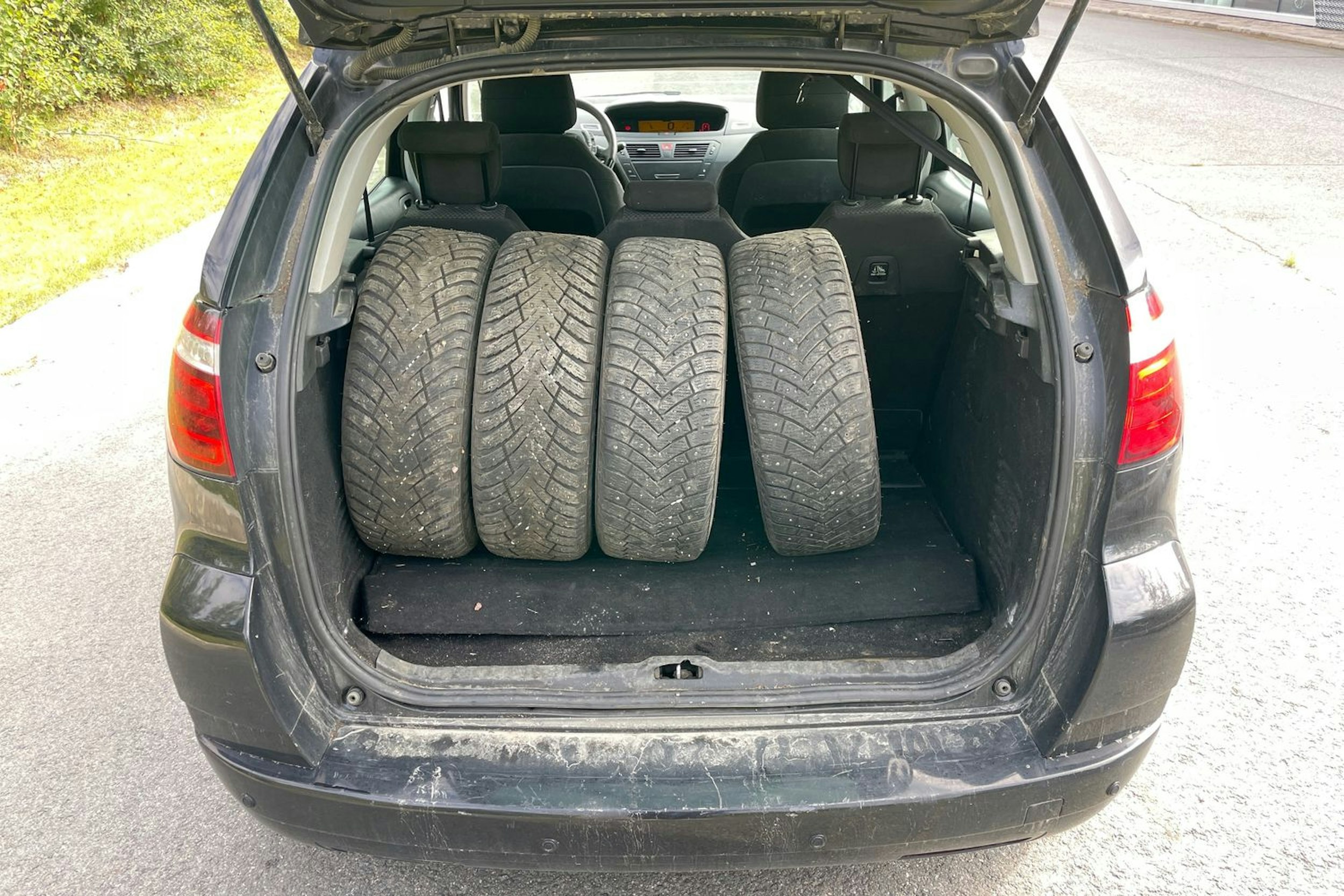 Musta Citroën C4 Picasso 2011 kuva 16.