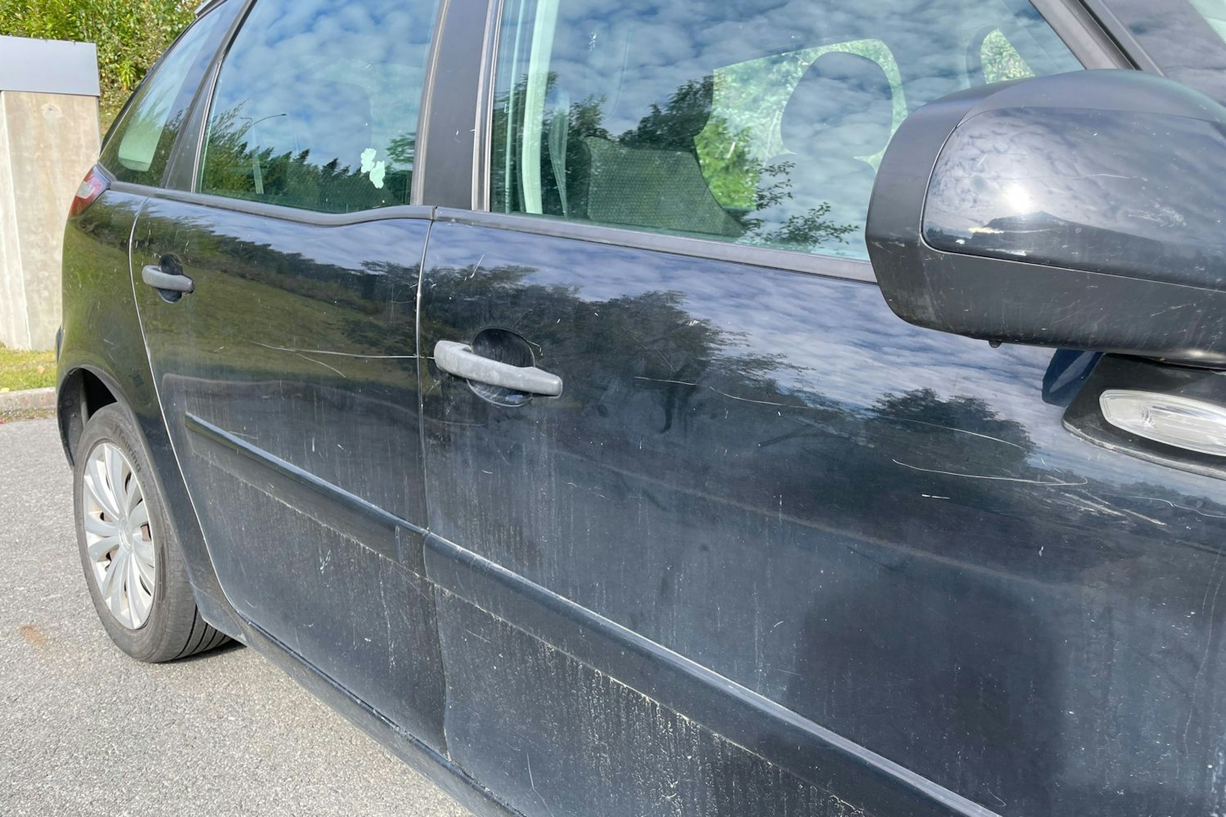 Musta Citroën C4 Picasso 2011 kuva 22.