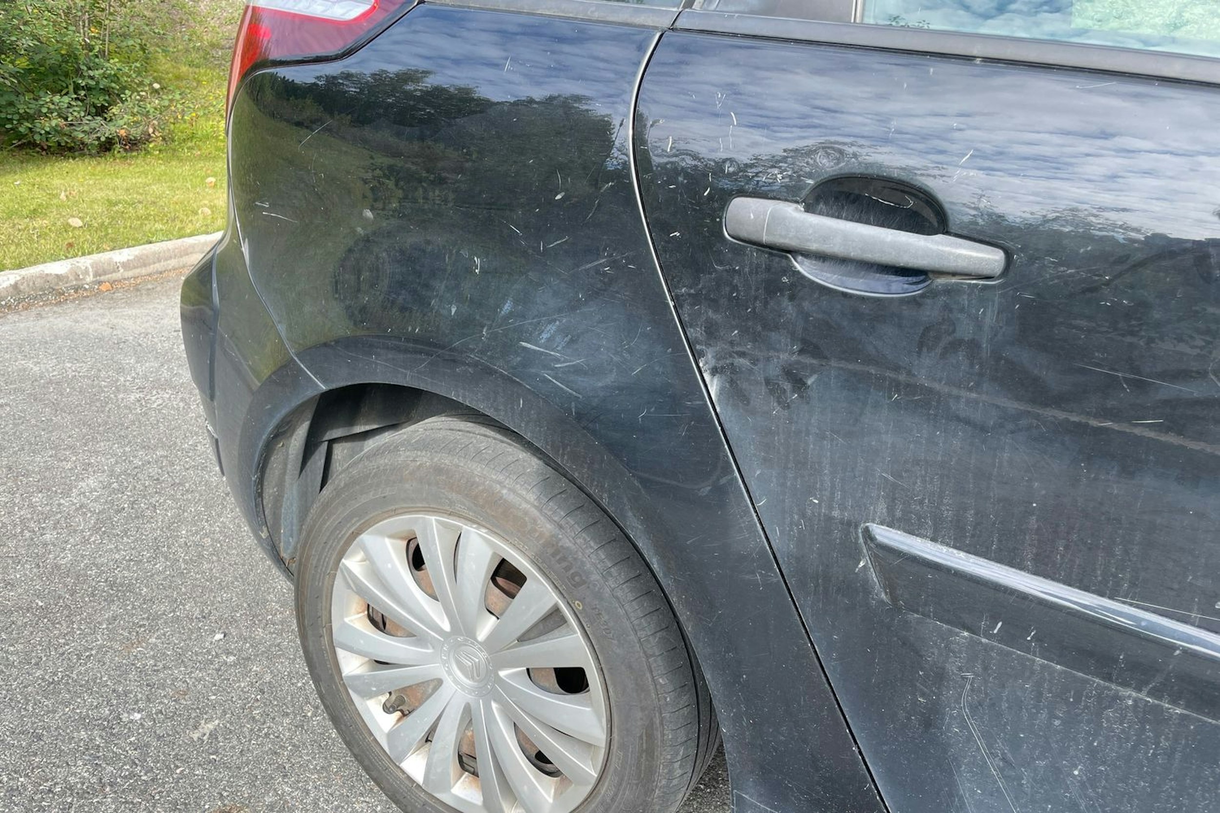 Musta Citroën C4 Picasso 2011 kuva 23.