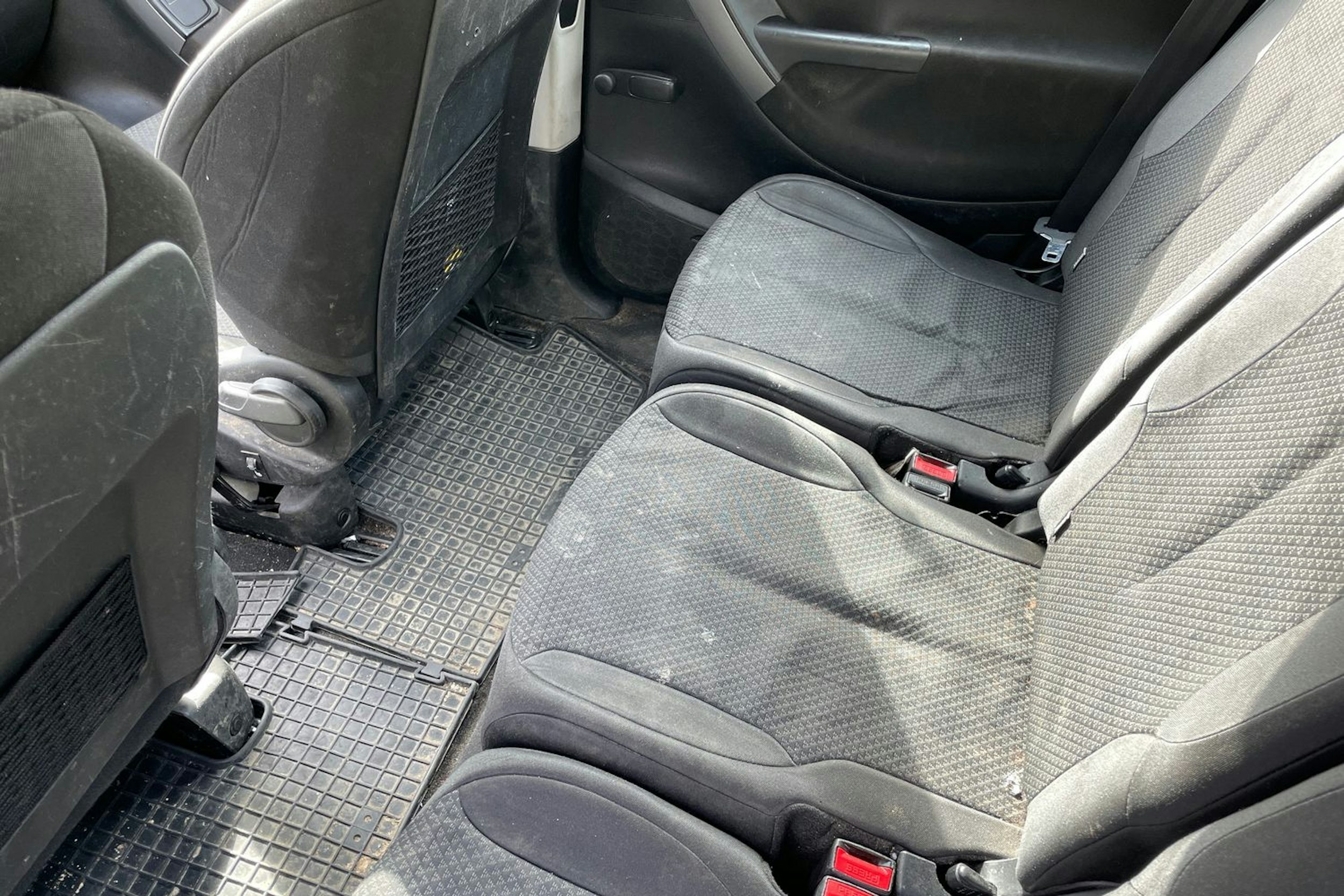Musta Citroën C4 Picasso 2011 kuva 30.