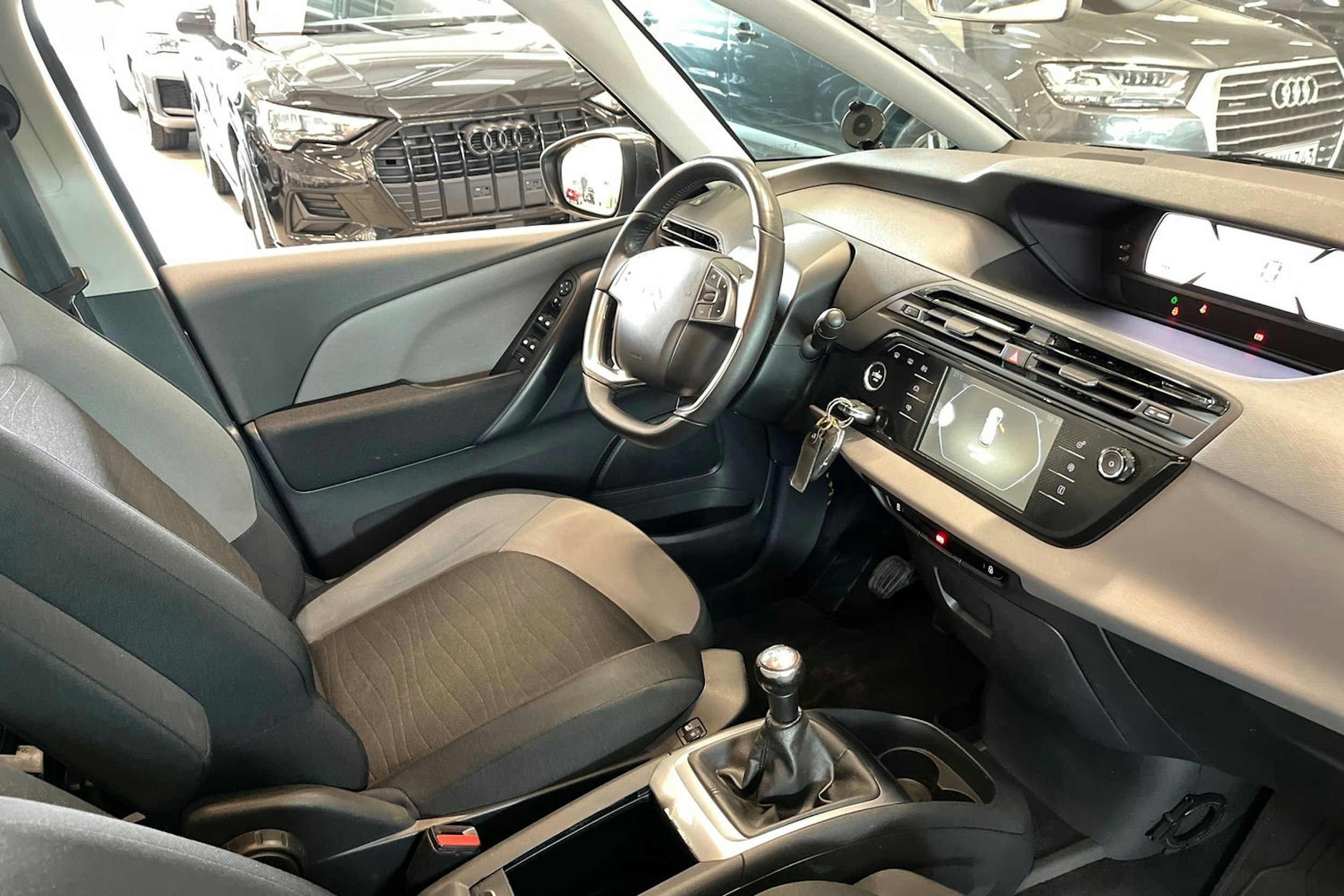 harmaa Citroën C4 Picasso 2013 kuva 15.