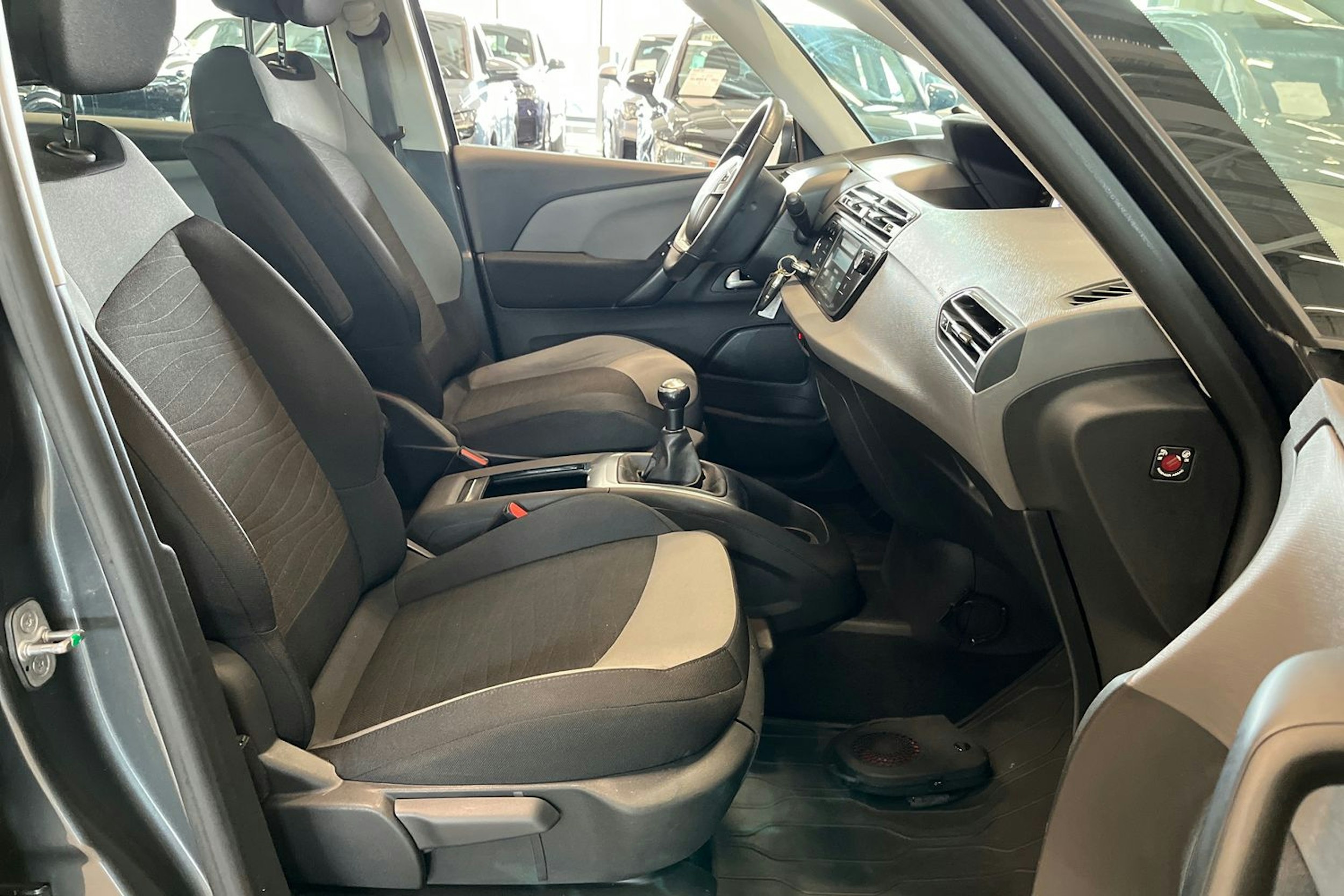 harmaa Citroën C4 Picasso 2013 kuva 16.
