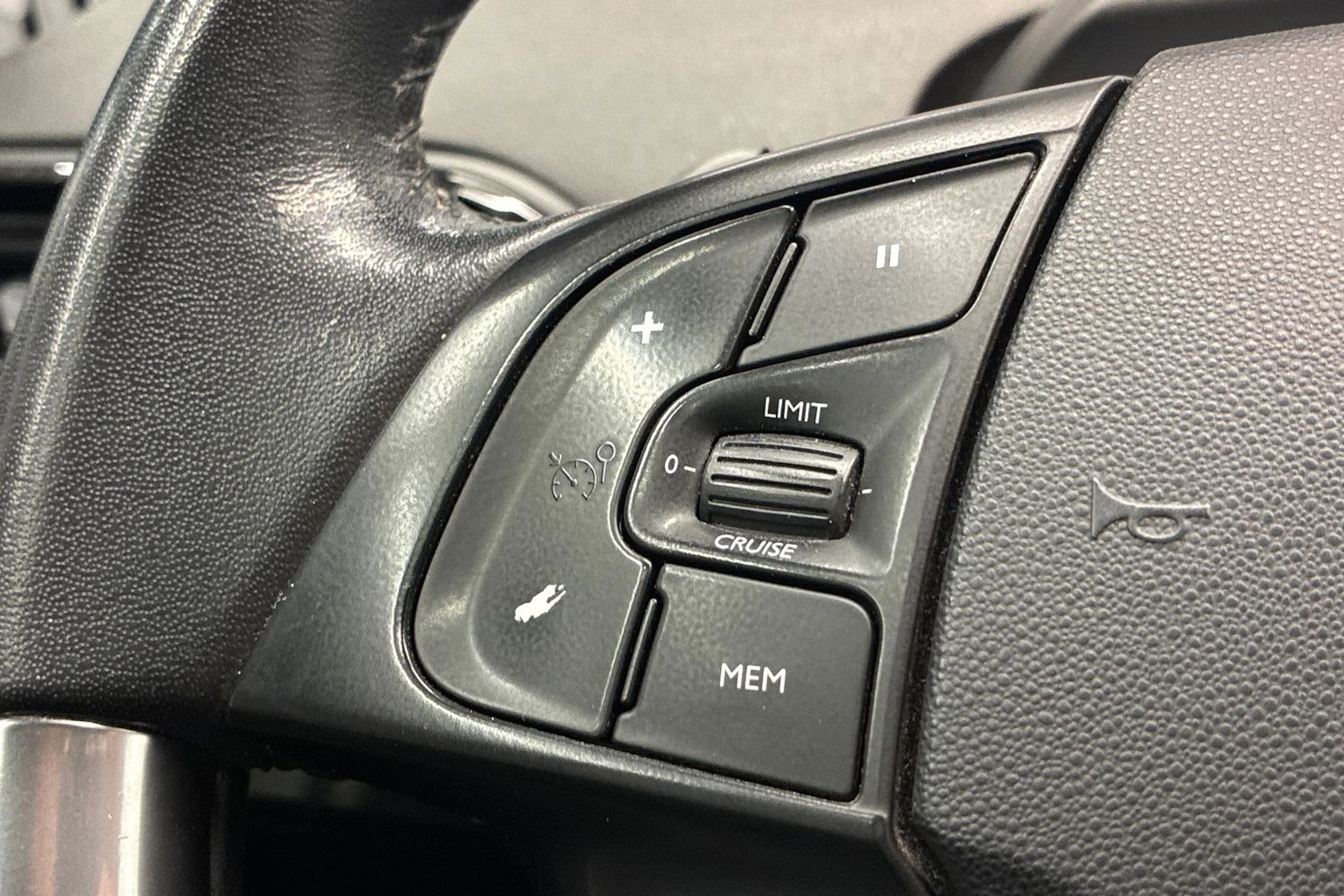 Valkoinen Citroën C4 Picasso 2017 kuva 13.