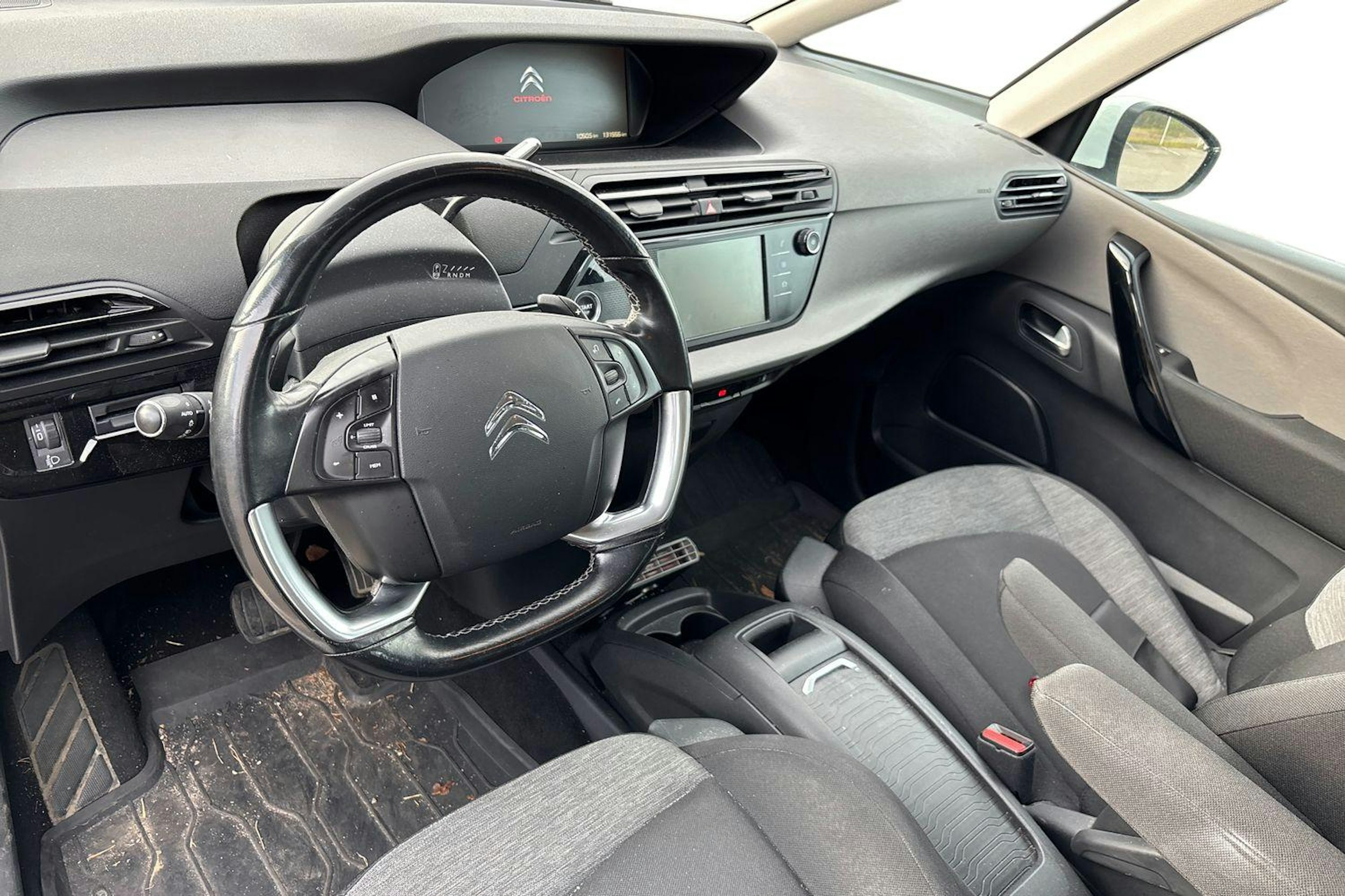 Valkoinen Citroën C4 Picasso 2017 kuva 3.