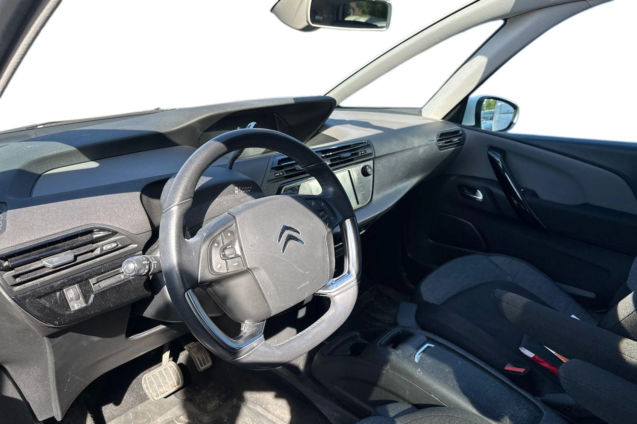 Valkoinen Citroën C4 Picasso 2018 kuva 3.