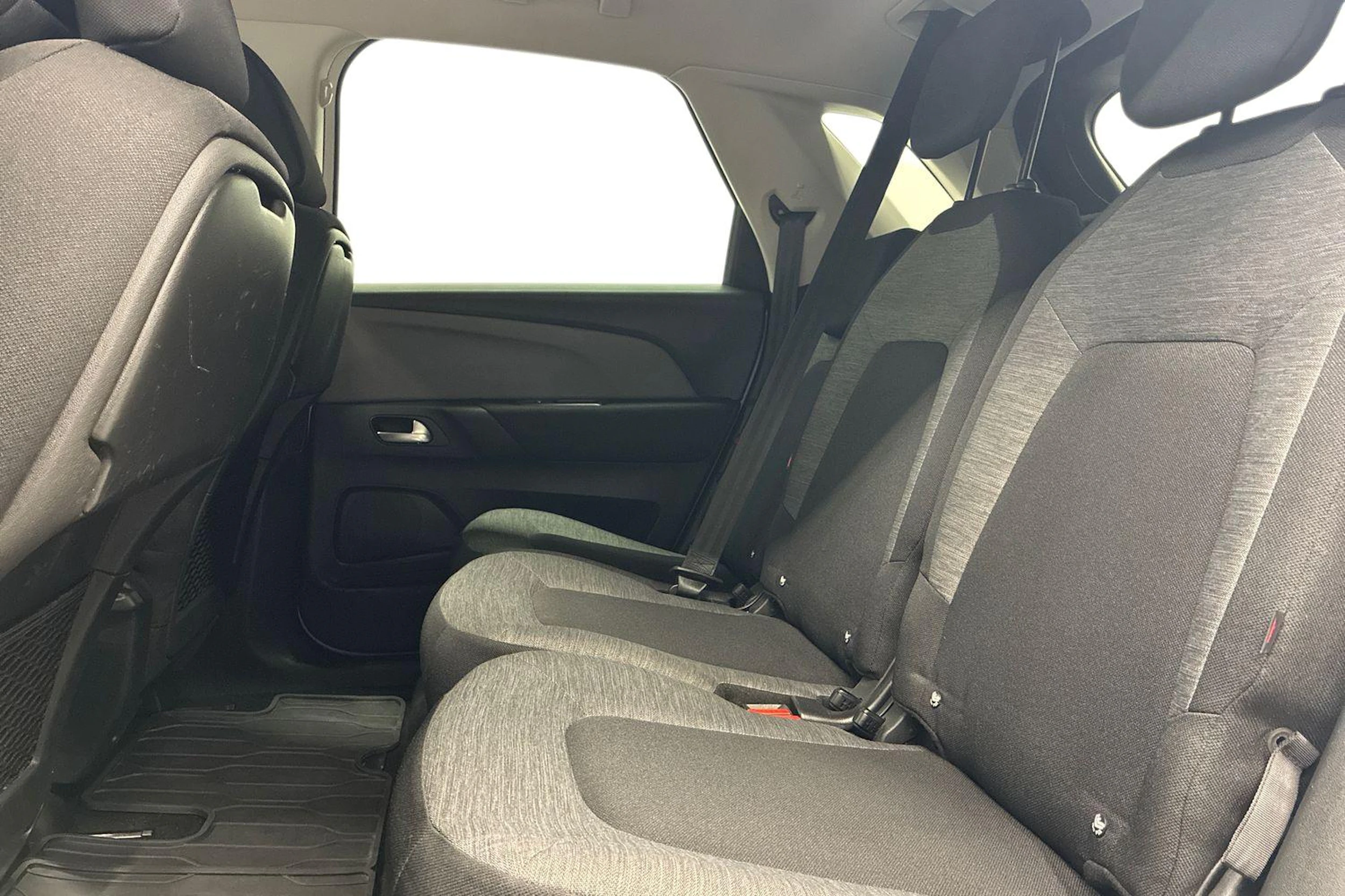 Valkoinen Citroën C4 Picasso 2017 kuva 11.