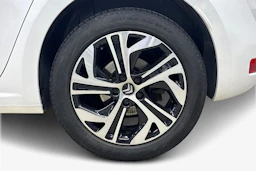 Valkoinen Citroën C4 Picasso 2017 kuva 12.