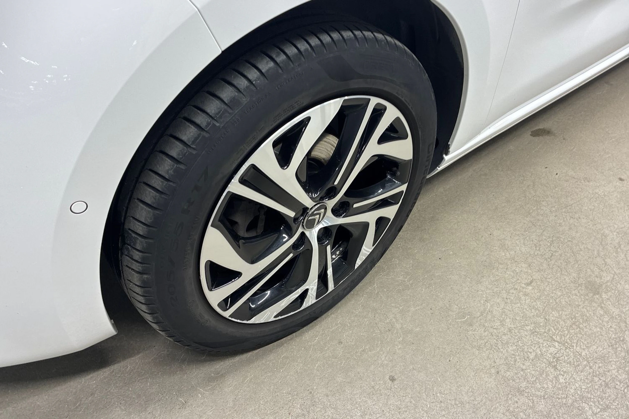 Valkoinen Citroën C4 Picasso 2017 kuva 13.