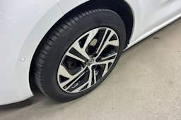 Valkoinen Citroën C4 Picasso 2017 kuva 13.