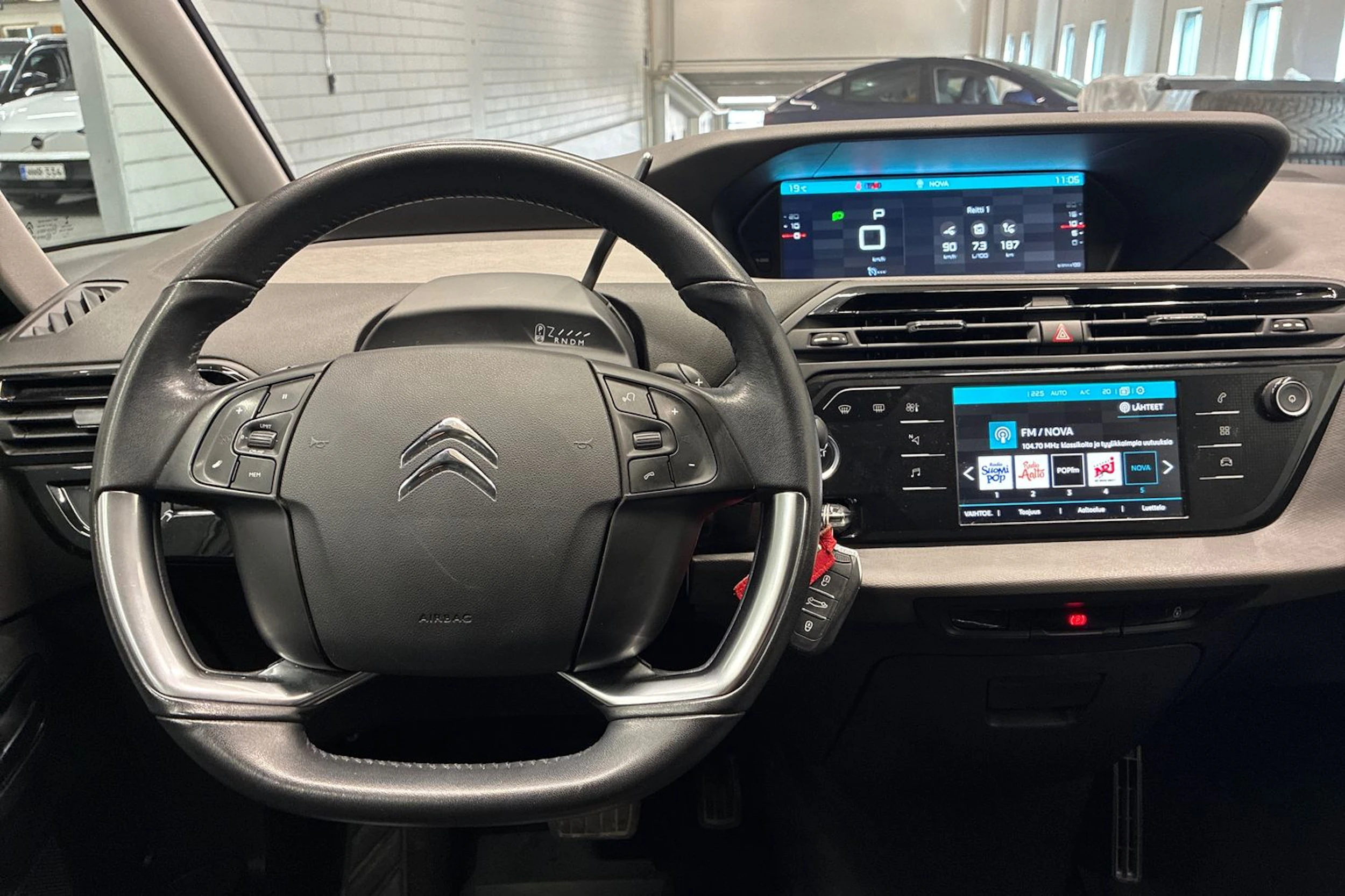 Valkoinen Citroën C4 Picasso 2017 kuva 15.