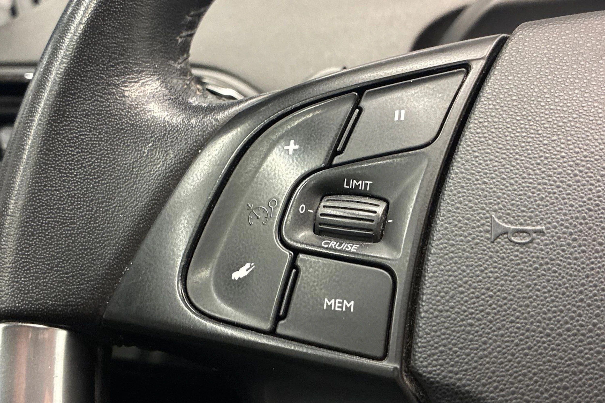 Valkoinen Citroën C4 Picasso 2017 kuva 17.