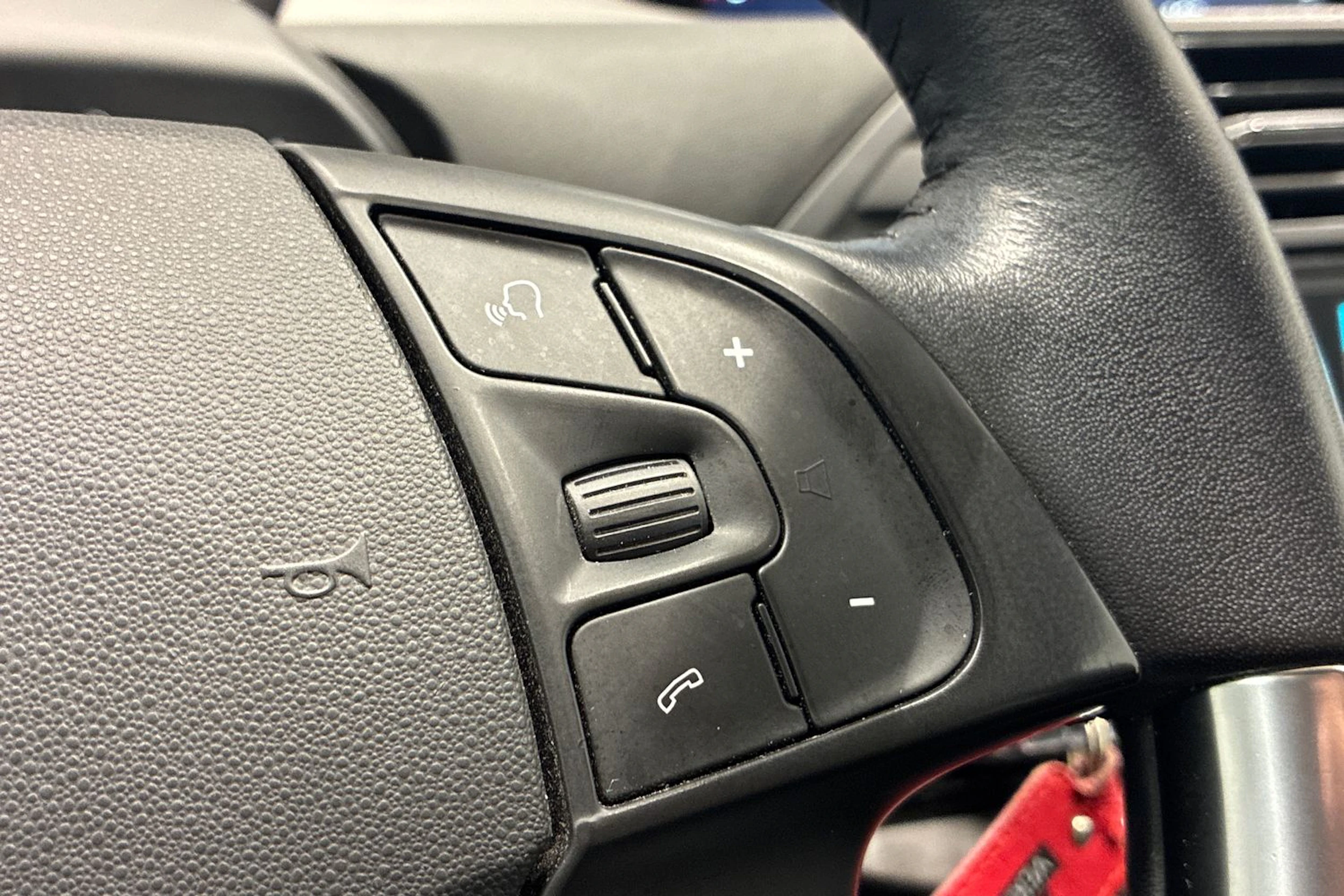 Valkoinen Citroën C4 Picasso 2017 kuva 18.