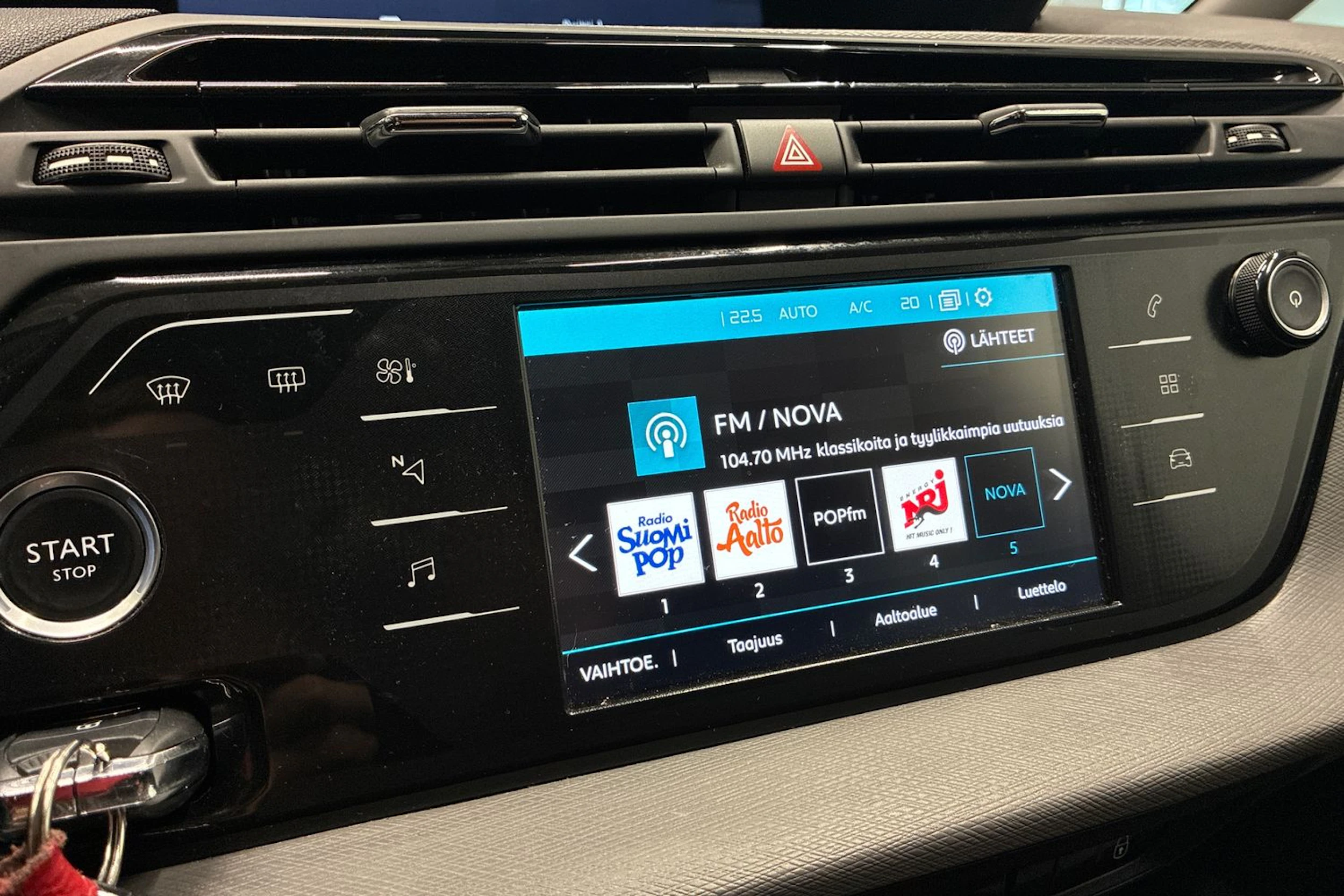 Valkoinen Citroën C4 Picasso 2017 kuva 21.