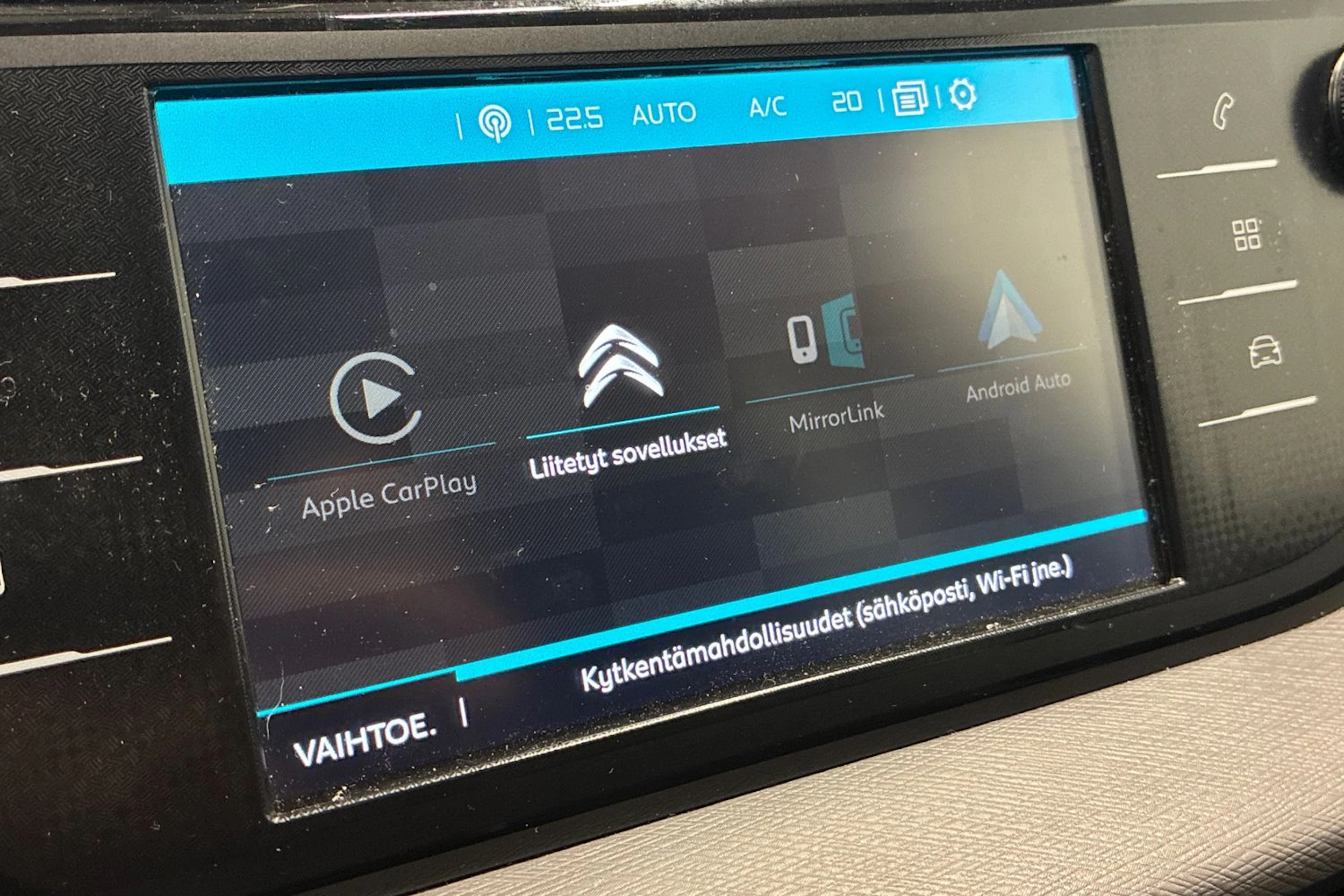 Valkoinen Citroën C4 Picasso 2017 kuva 23.