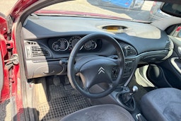 Punainen Citroën C5 2005 kuva 7.