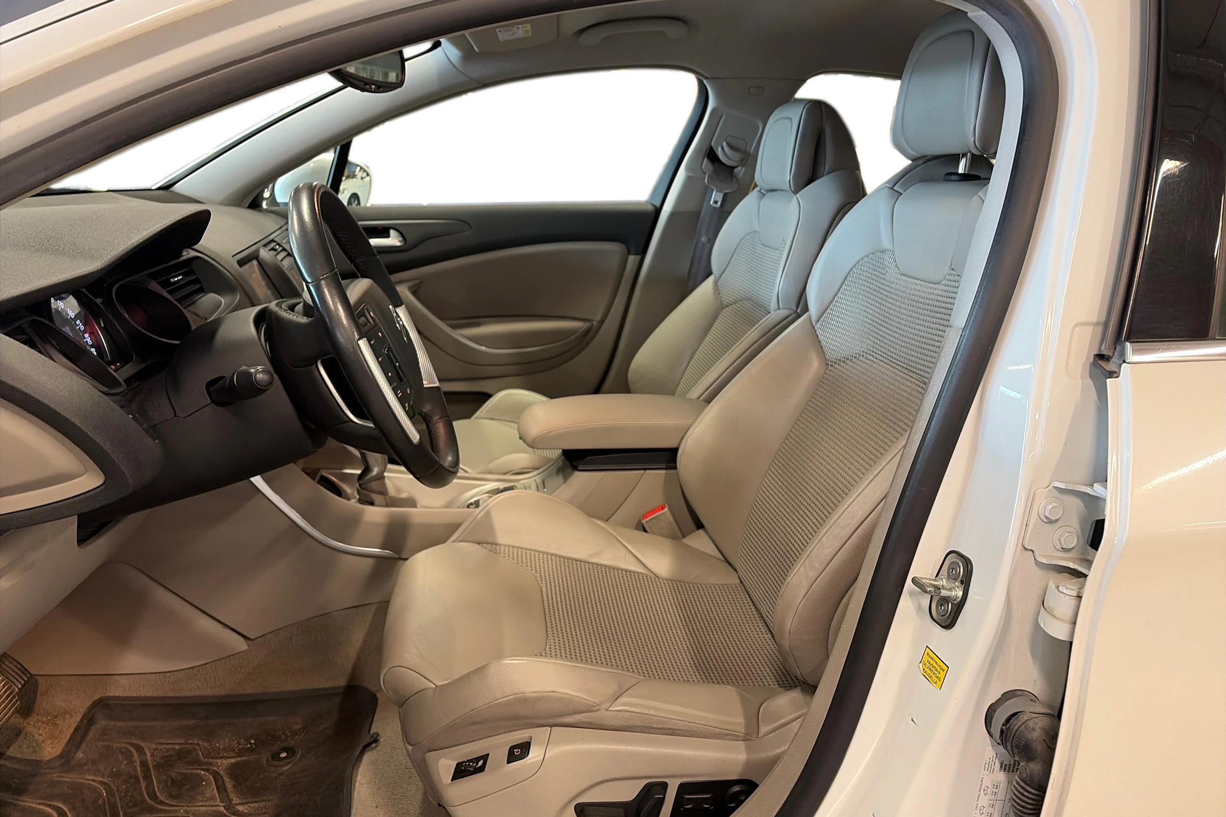 valkoinen Citroën C5 2016 kuva 3.
