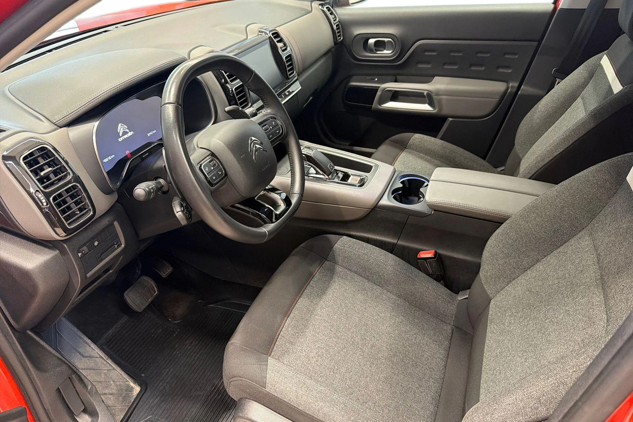 punainen Citroën C5 Aircross 2019 kuva 6.