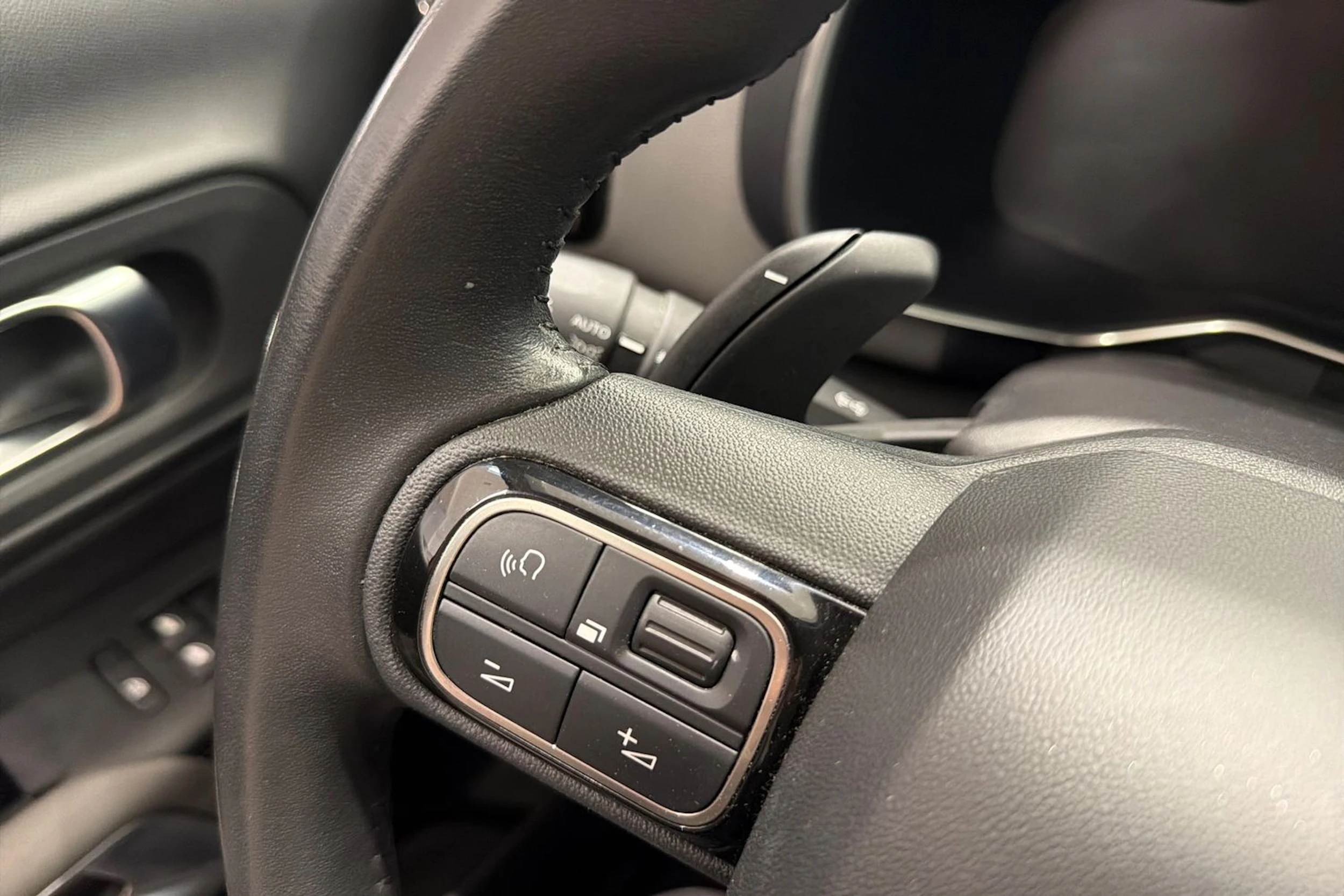 punainen Citroën C5 Aircross 2019 kuva 18.