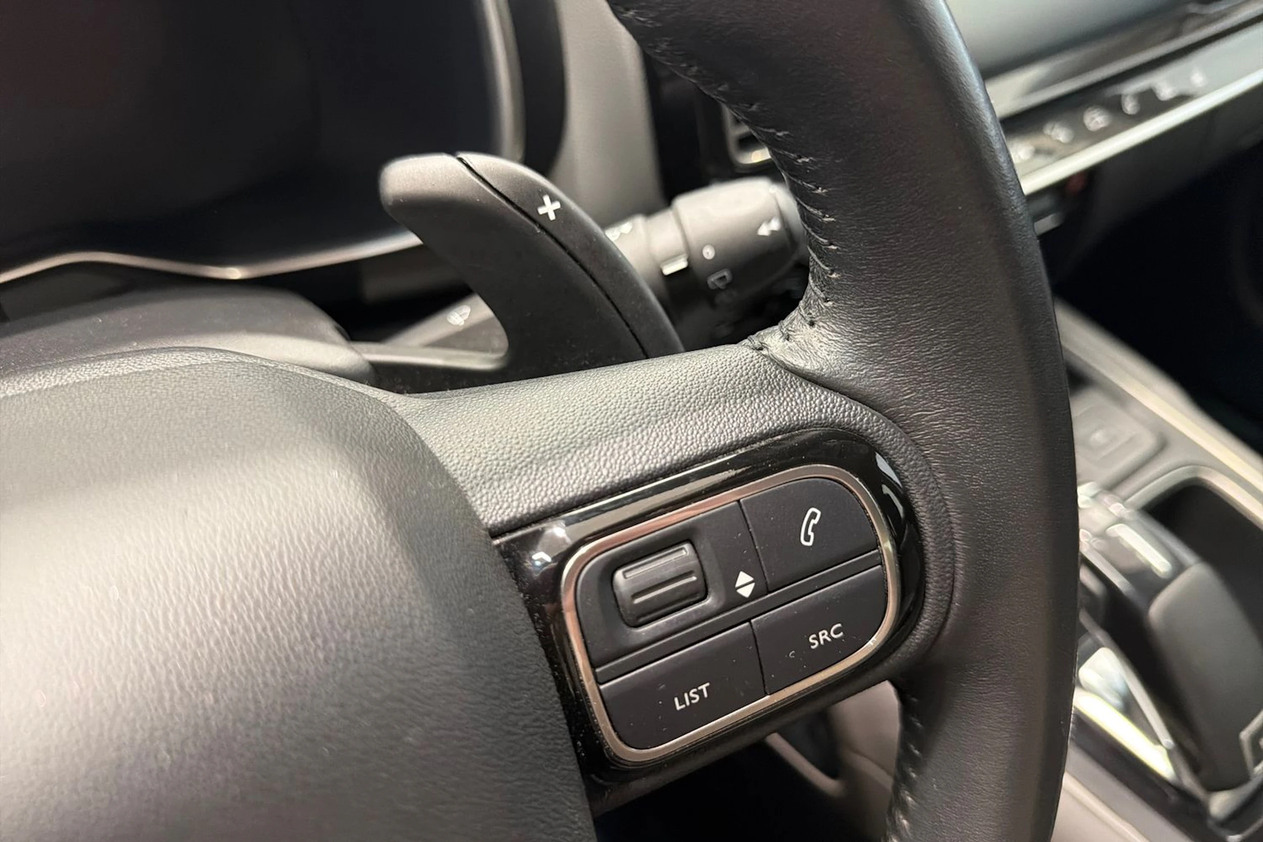 punainen Citroën C5 Aircross 2019 kuva 19.