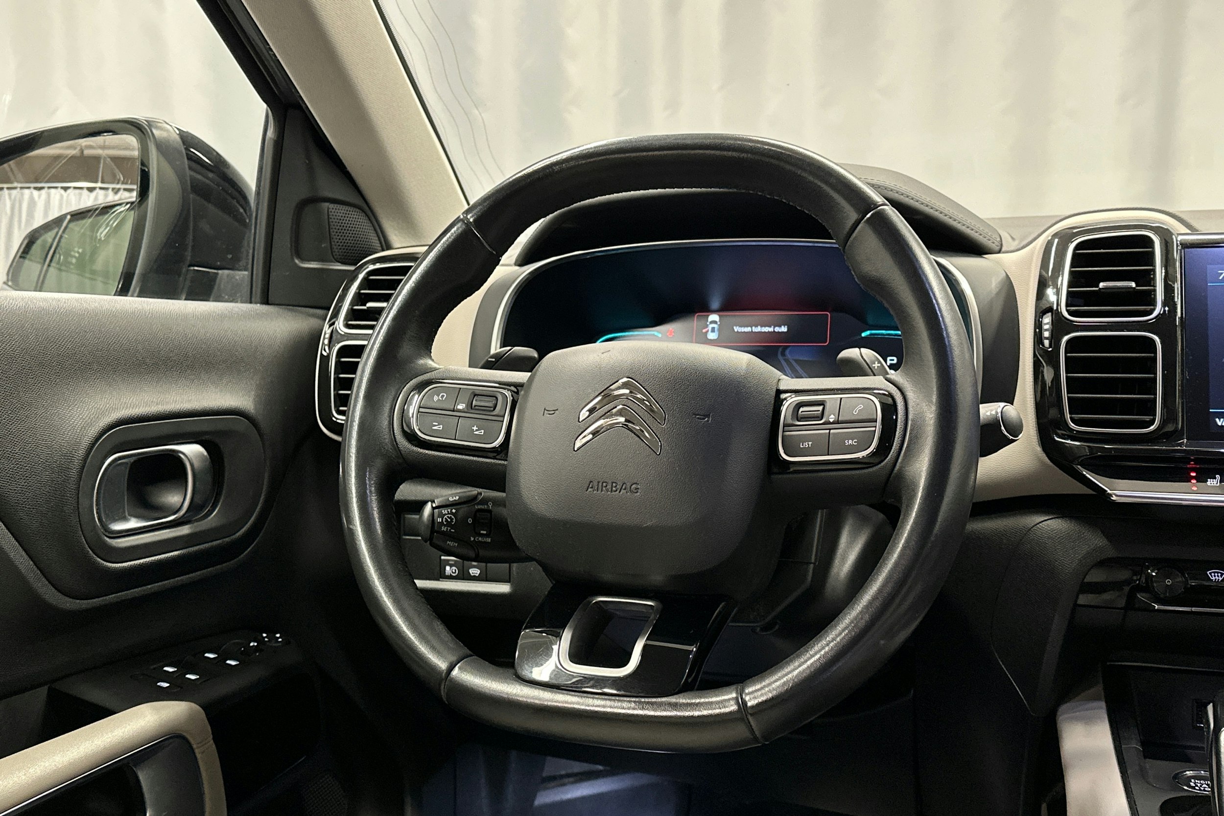 harmaa Citroën C5 Aircross 2019 kuva 18.