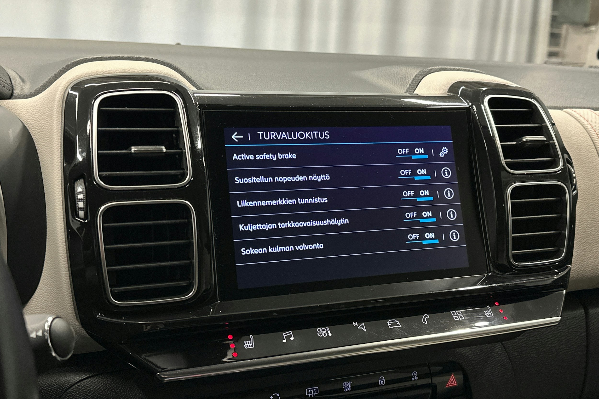 harmaa Citroën C5 Aircross 2019 kuva 25.