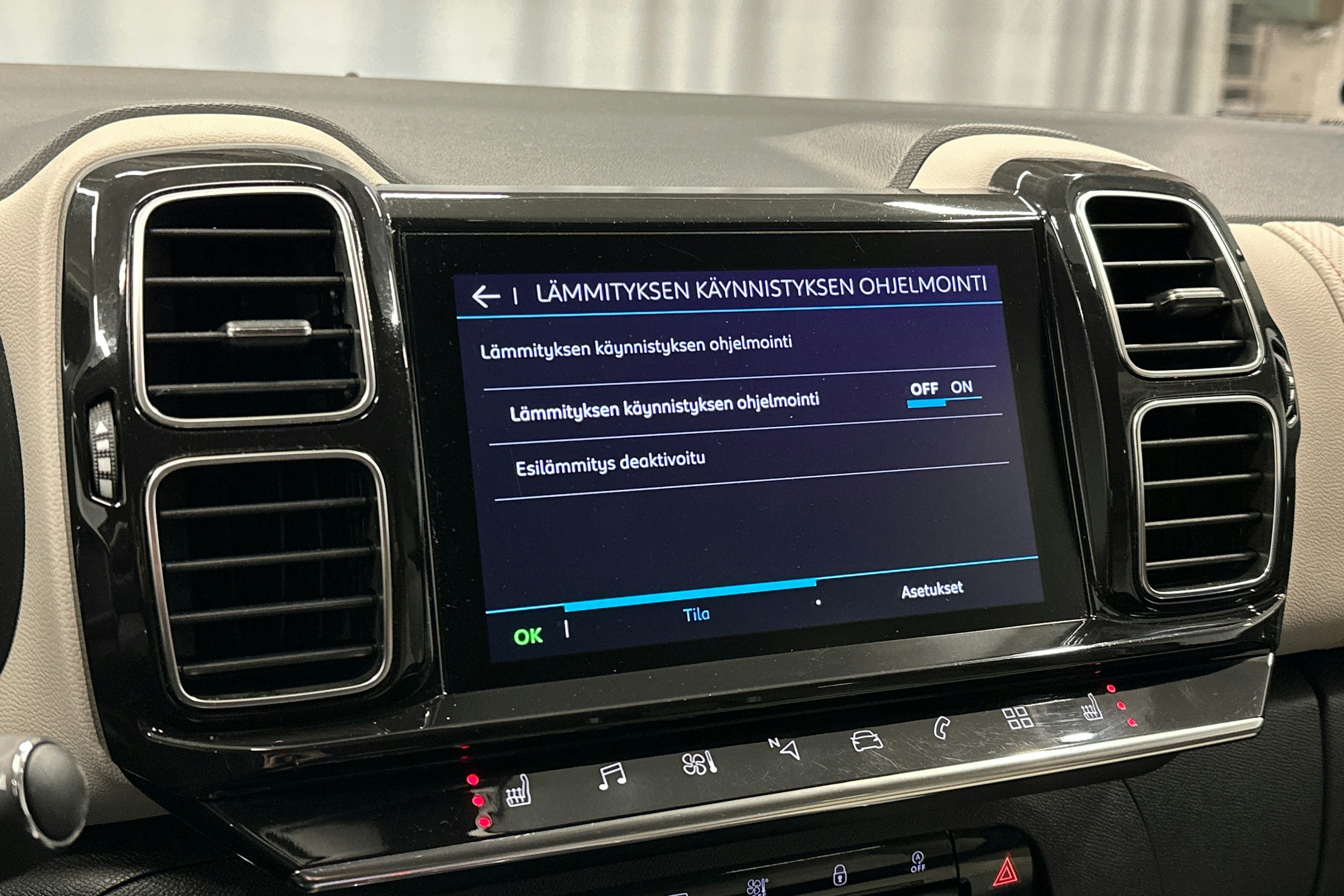 harmaa Citroën C5 Aircross 2019 kuva 28.