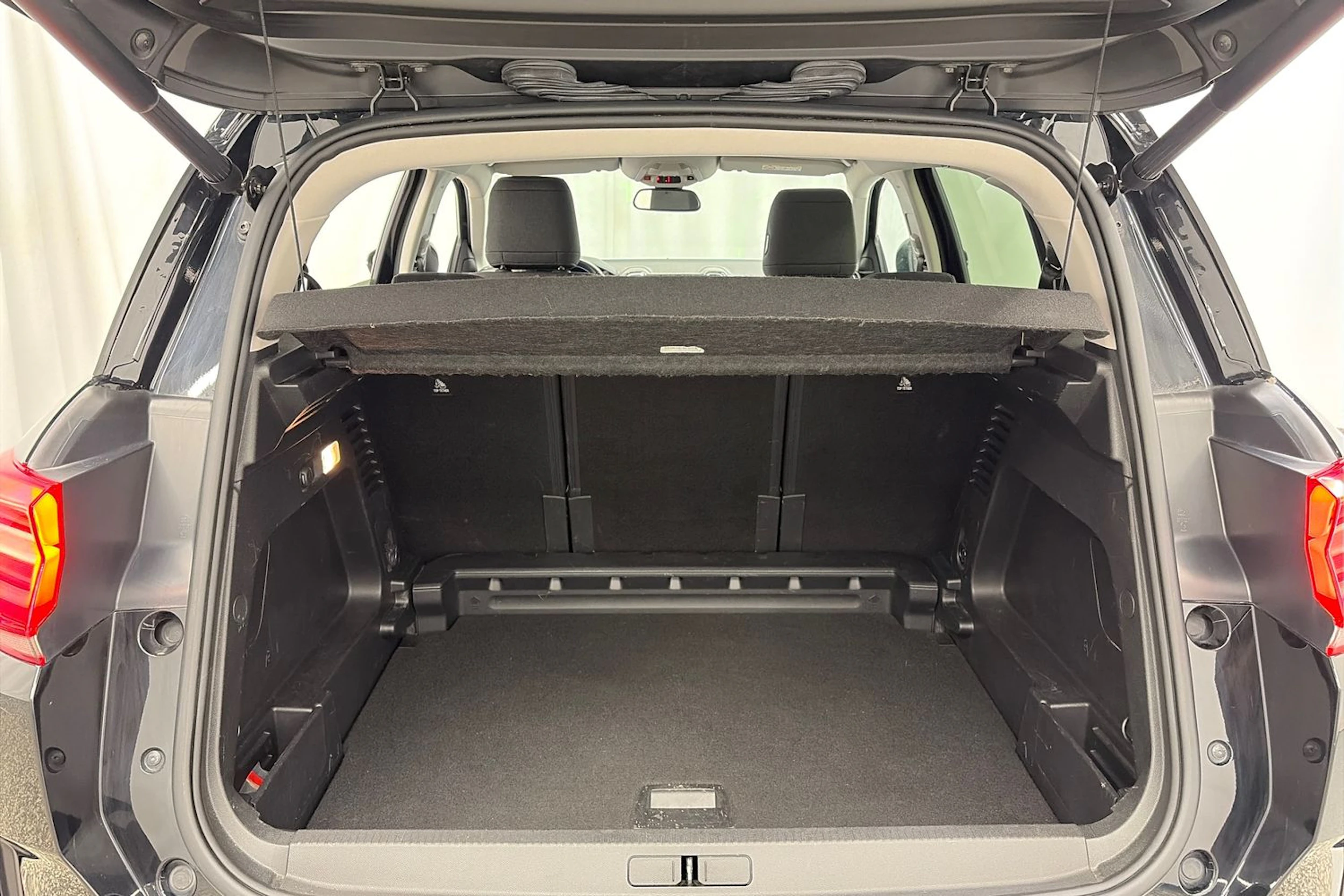 harmaa Citroën C5 Aircross 2019 kuva 10.