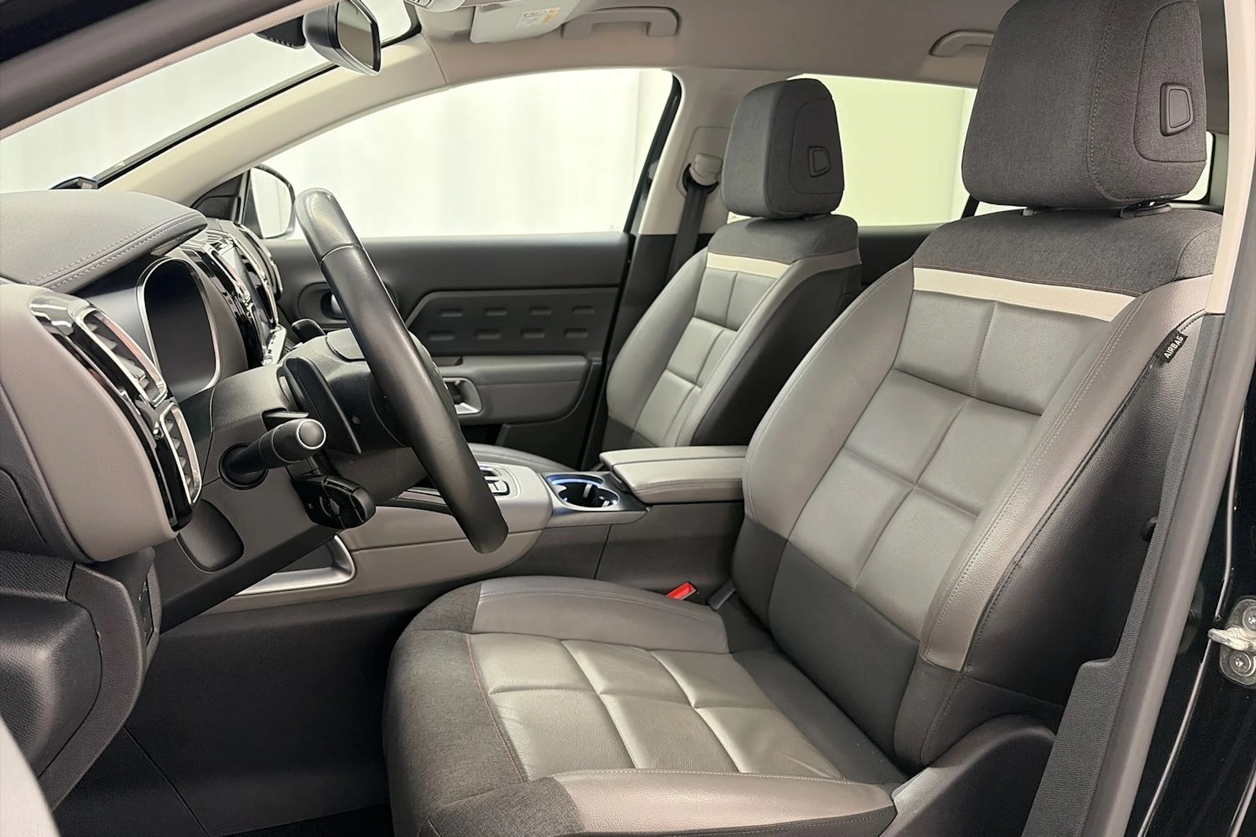 harmaa Citroën C5 Aircross 2019 kuva 12.