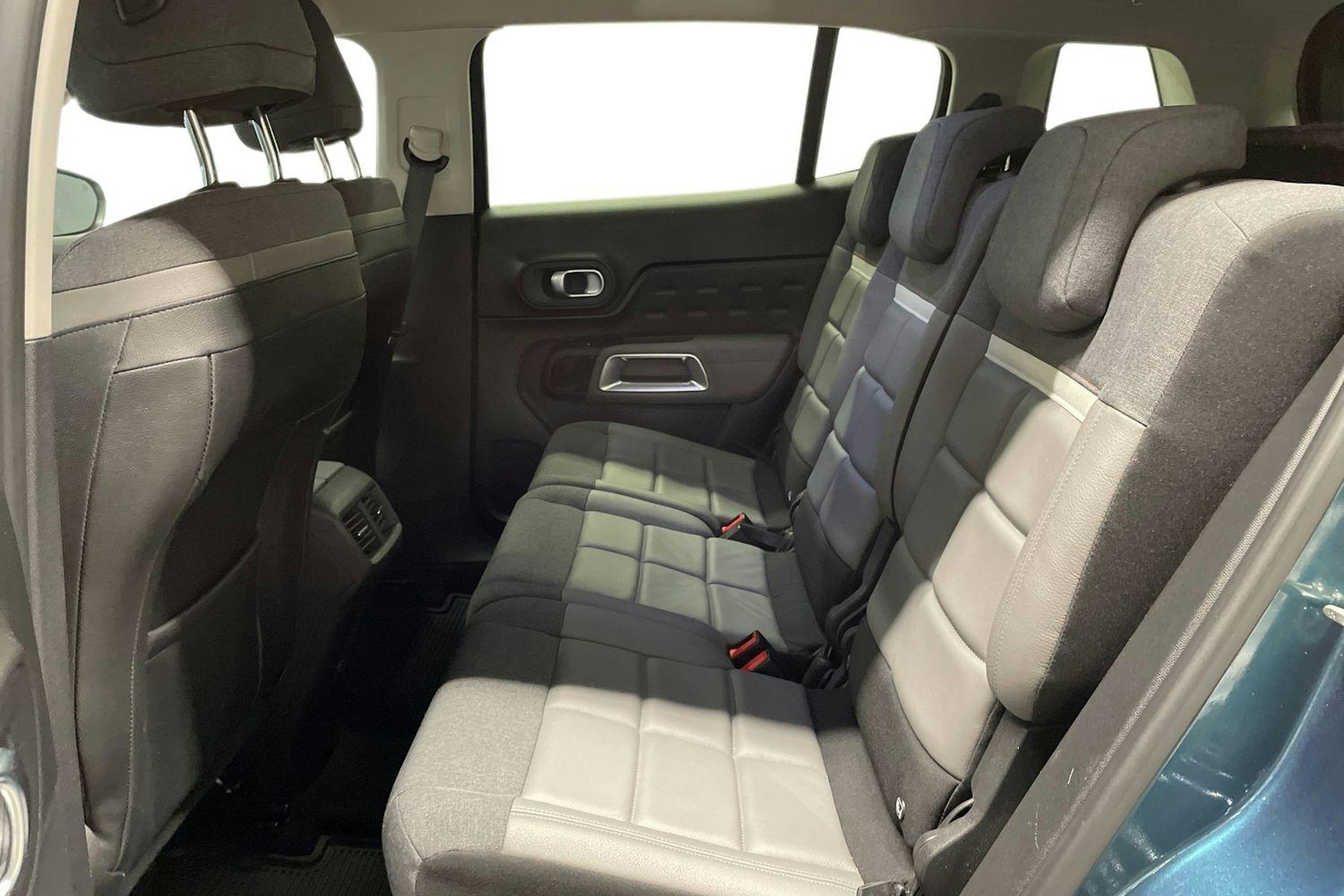 Valkoinen Citroën C5 Aircross 2019 kuva 8.