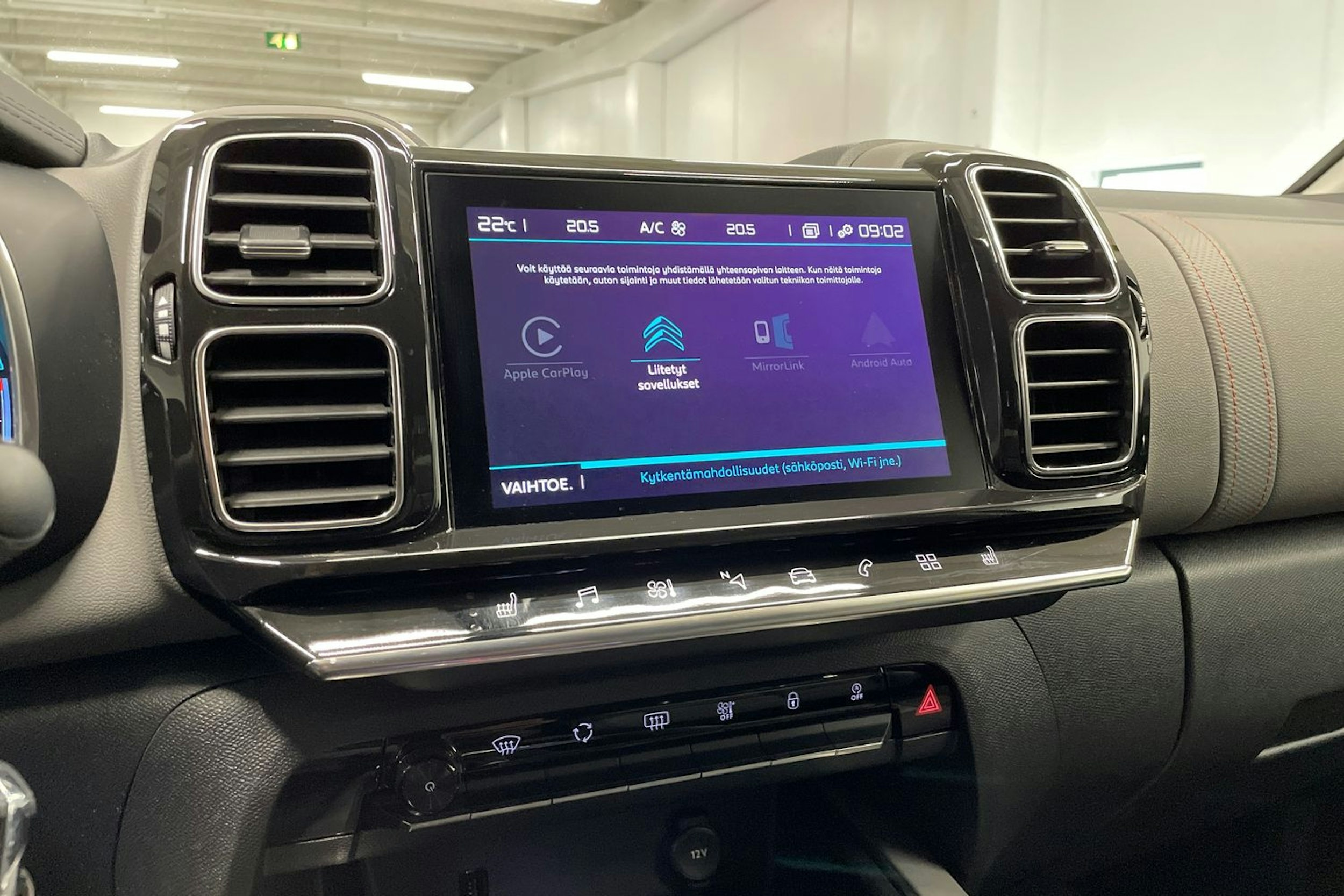 Valkoinen Citroën C5 Aircross 2019 kuva 14.