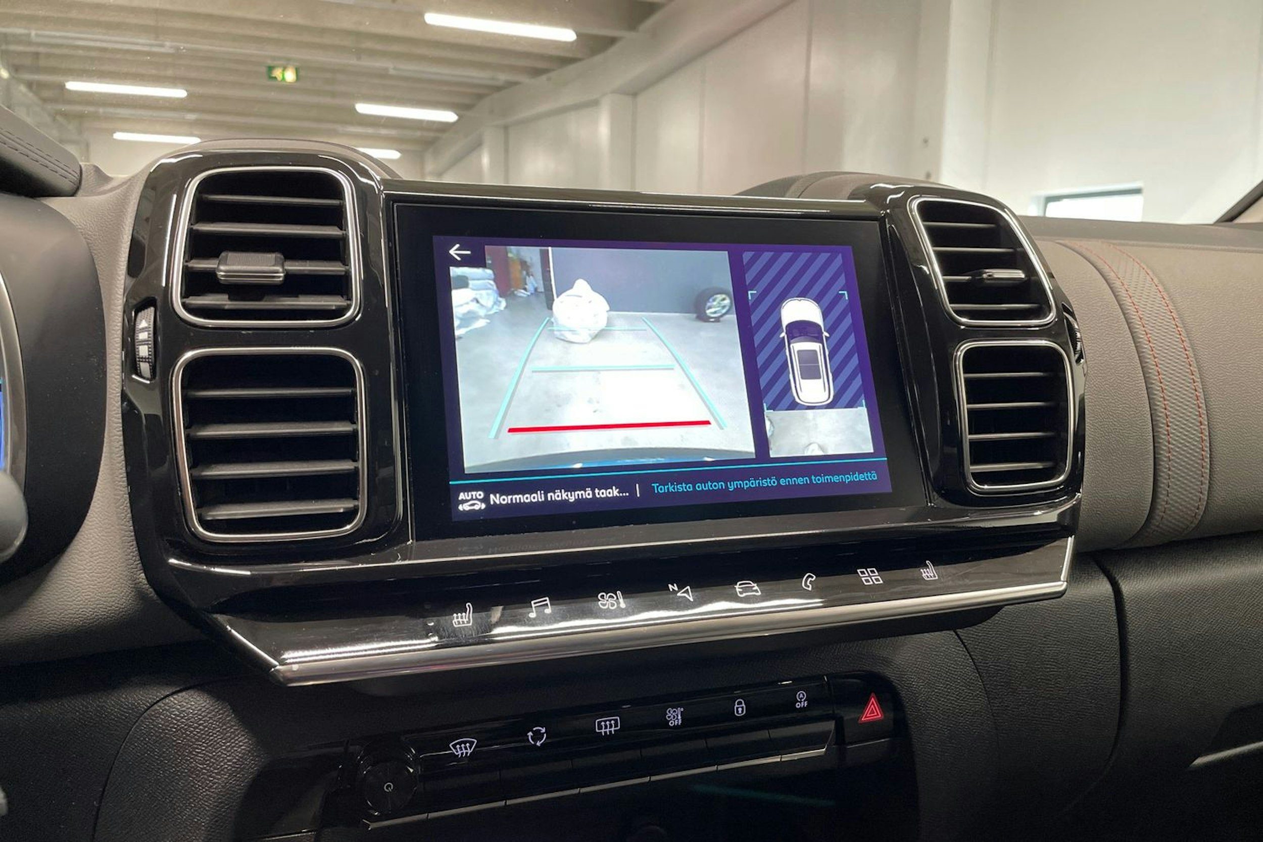 Valkoinen Citroën C5 Aircross 2019 kuva 16.
