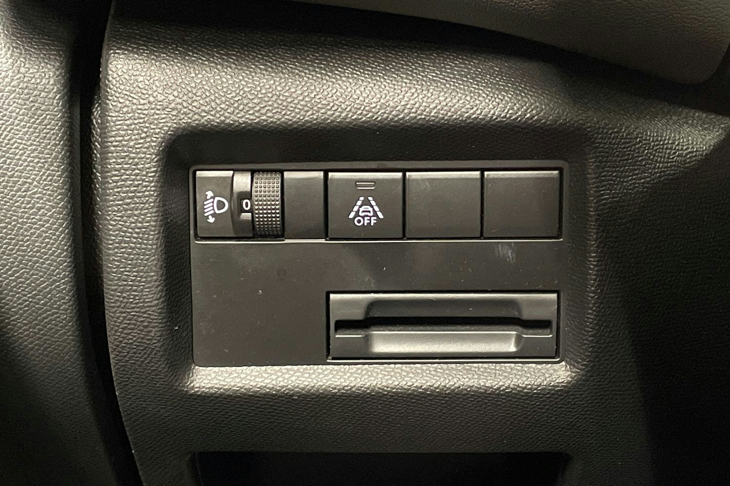 Valkoinen Citroën C5 Aircross 2019 kuva 18.