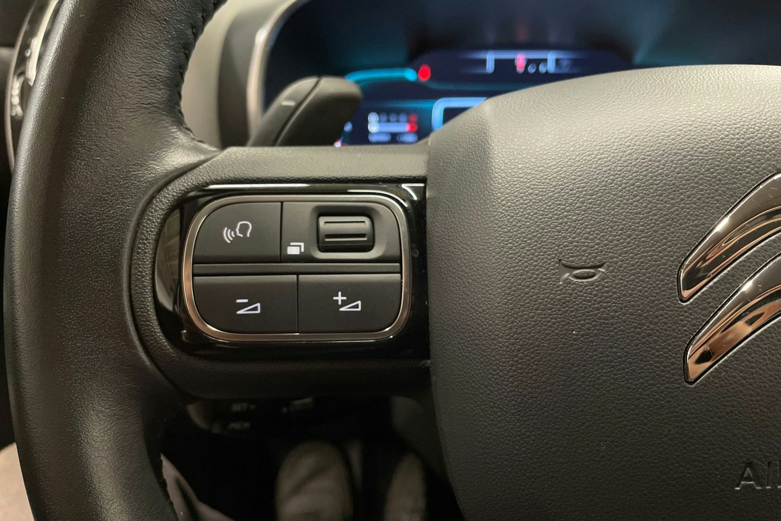 Valkoinen Citroën C5 Aircross 2019 kuva 19.