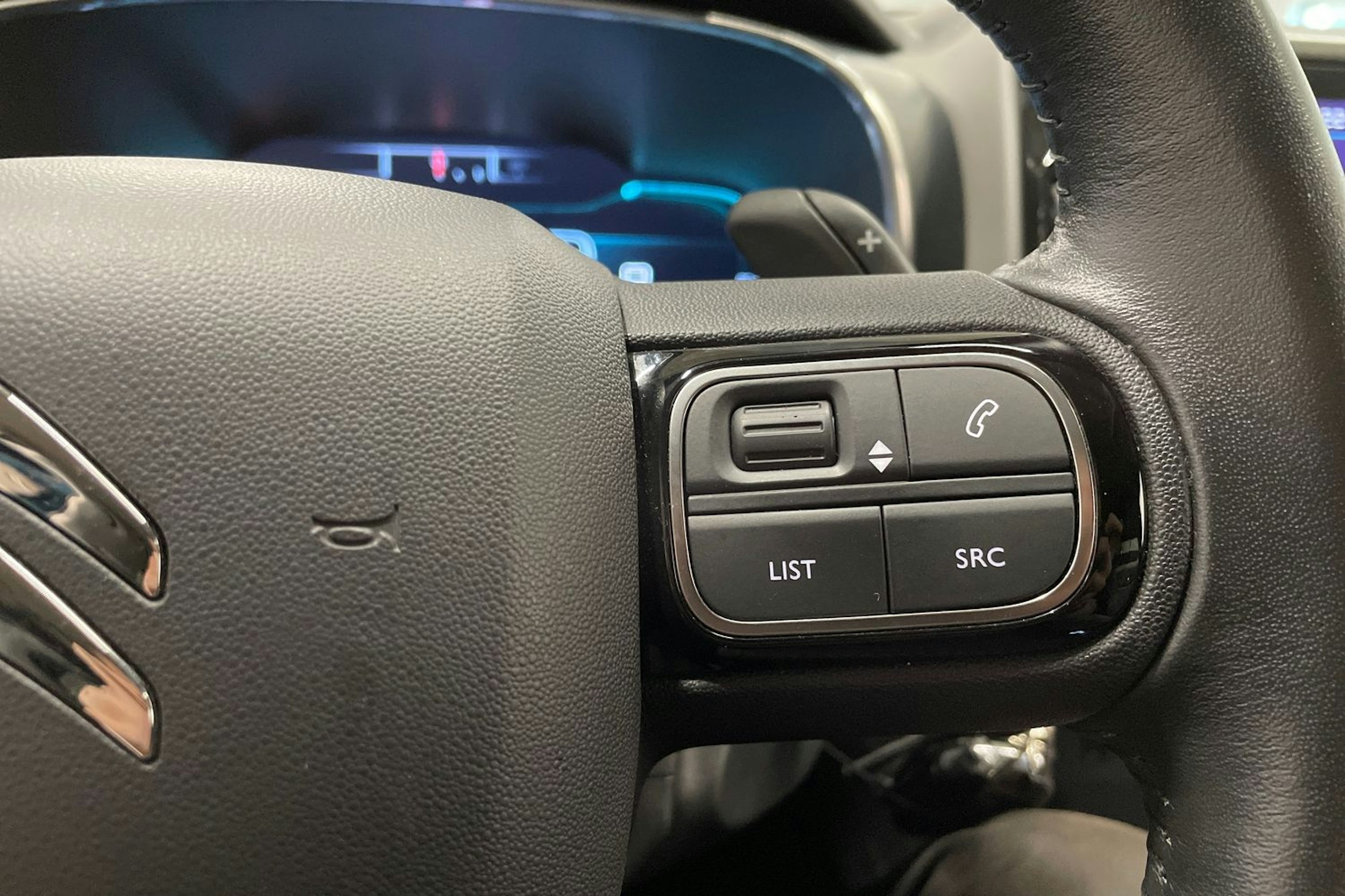Valkoinen Citroën C5 Aircross 2019 kuva 20.