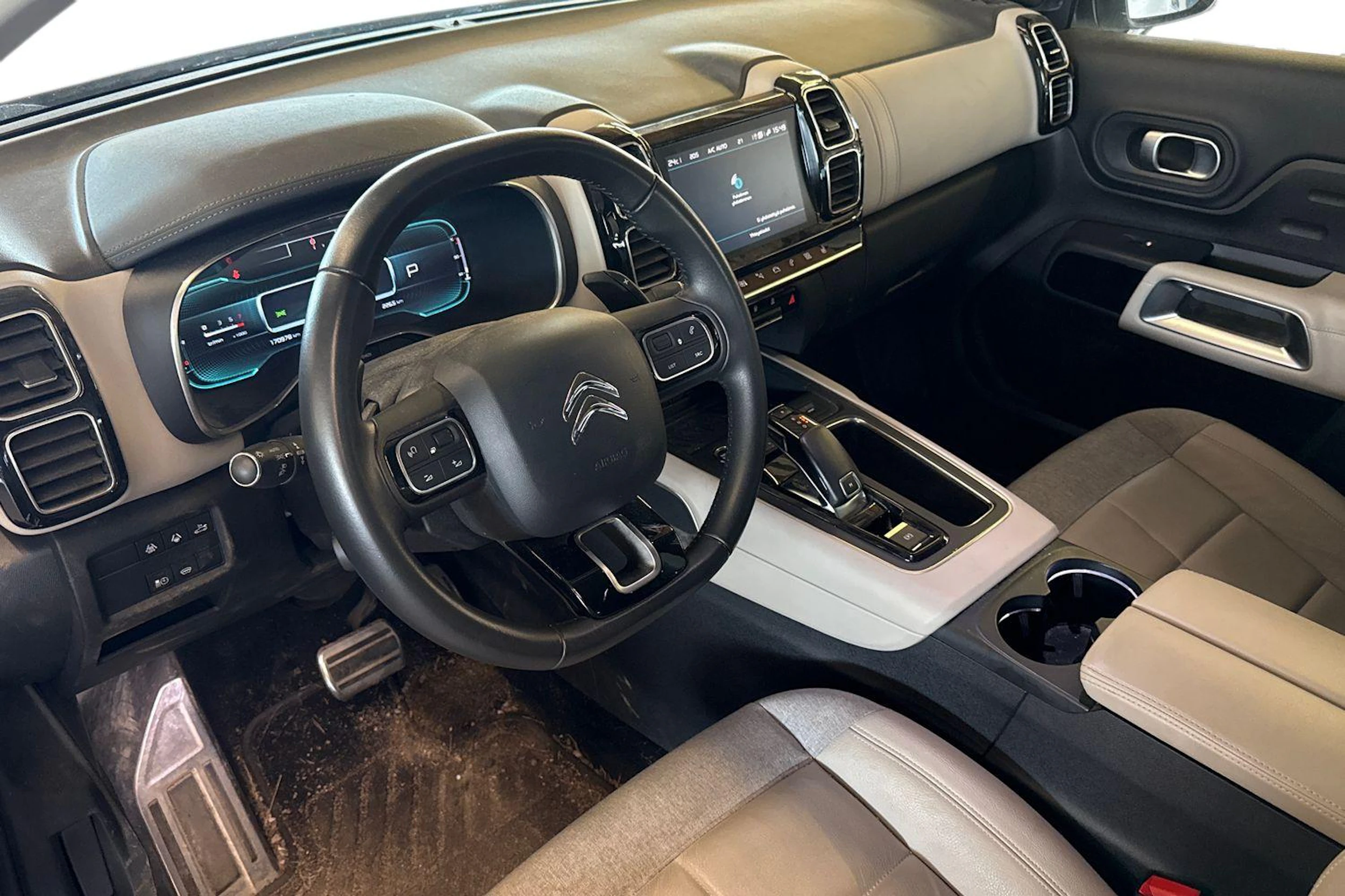 musta Citroën C5 Aircross 2020 kuva 3.