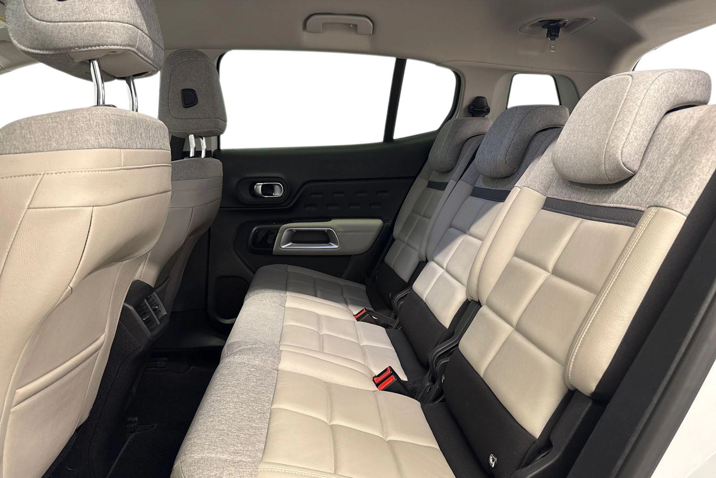 musta Citroën C5 Aircross 2020 kuva 8.