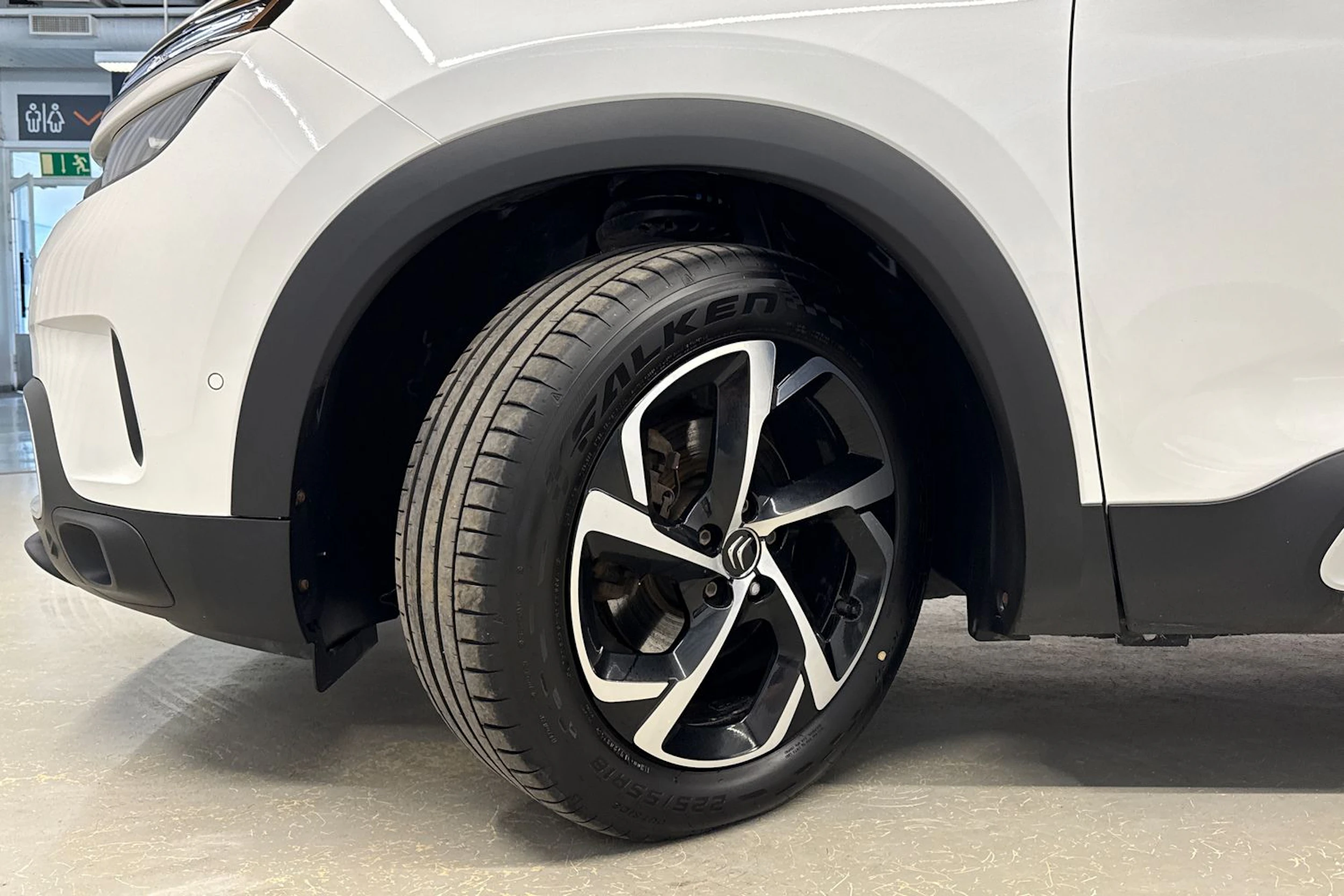 musta Citroën C5 Aircross 2020 kuva 10.