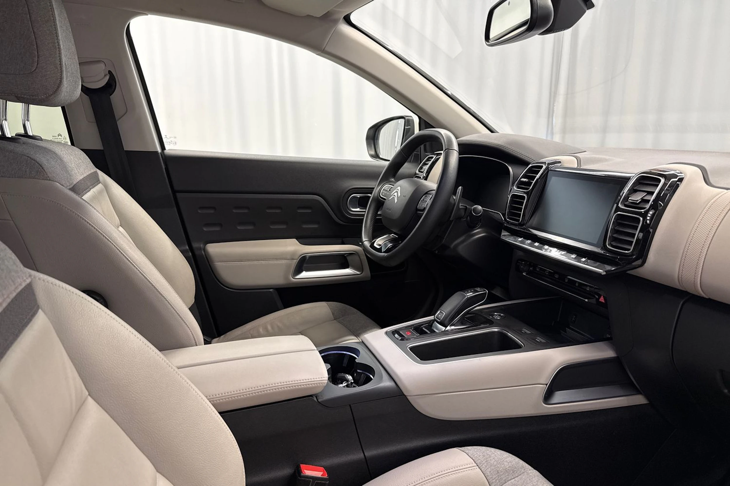 musta Citroën C5 Aircross 2020 kuva 11.
